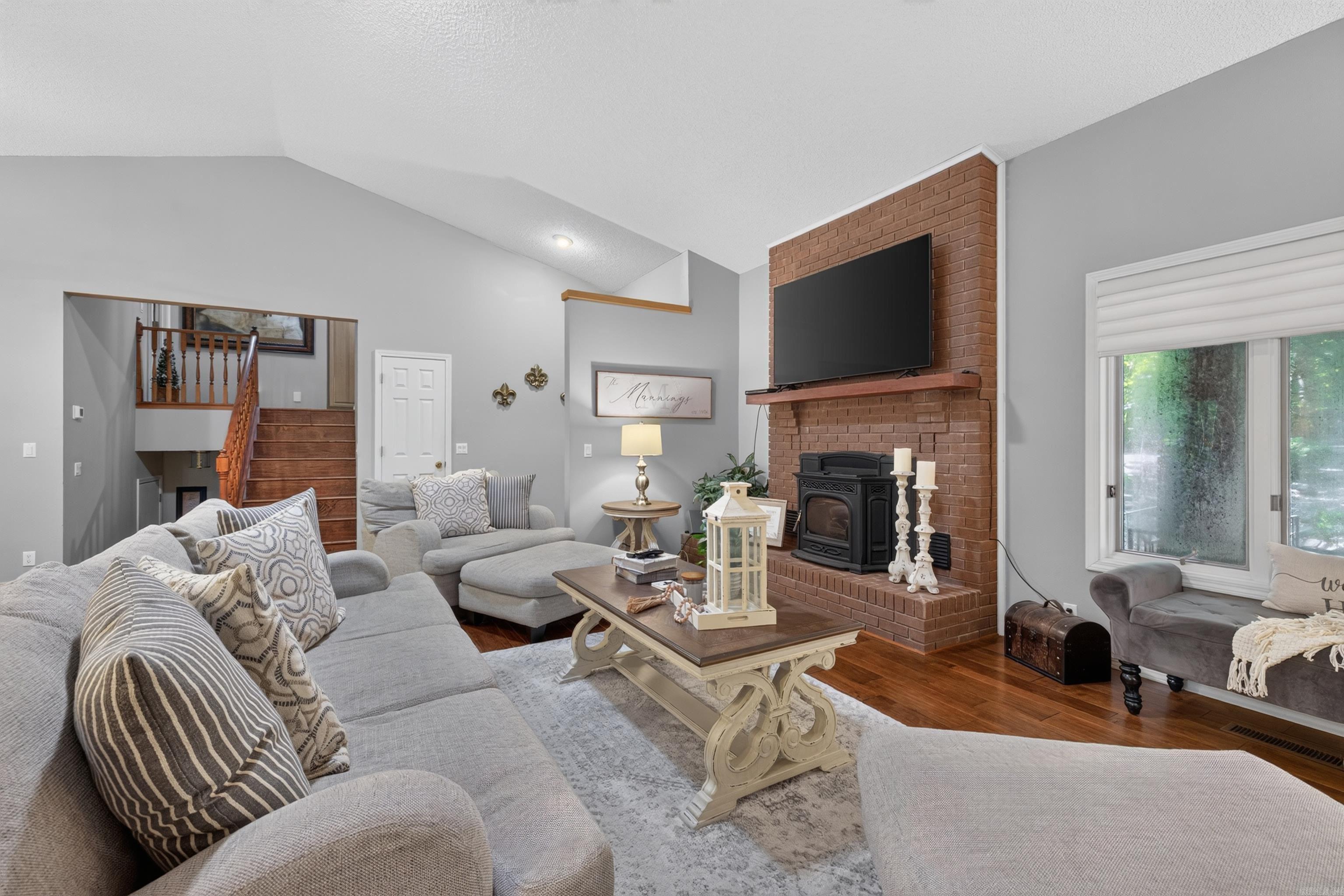 VILLA ALEGRE COURTS - Residential