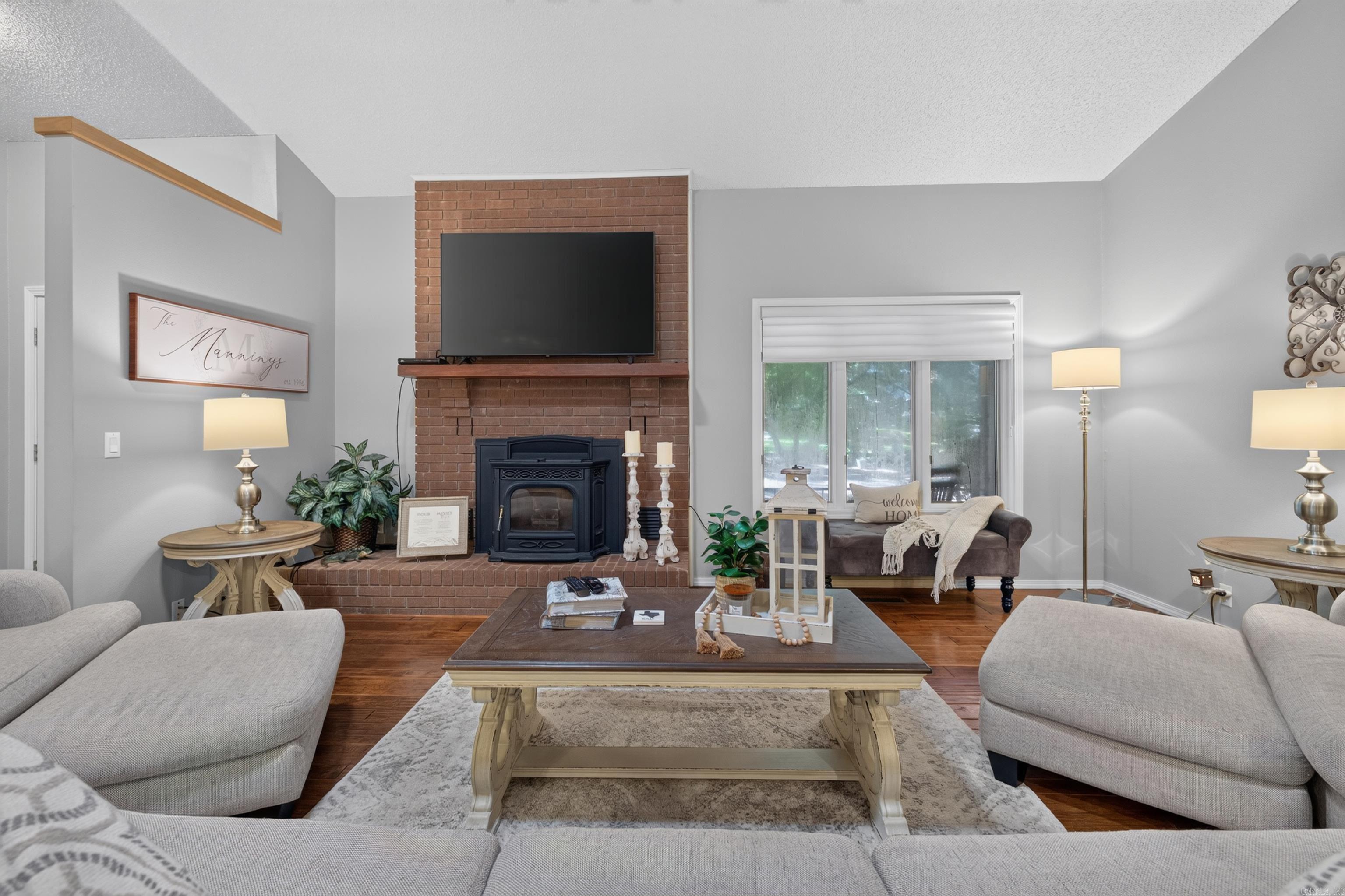 VILLA ALEGRE COURTS - Residential