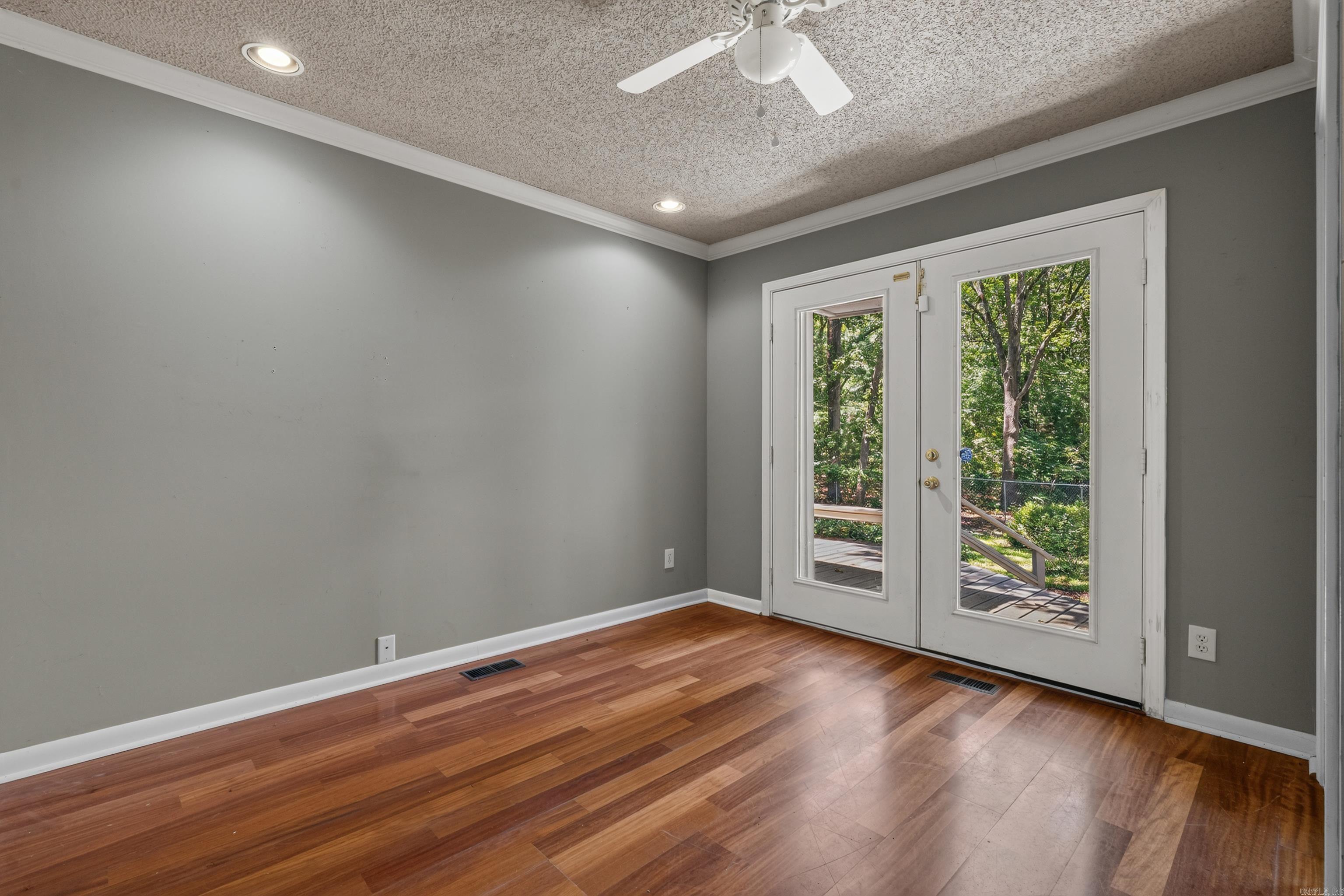 CLEVELAND SHORES - Residential