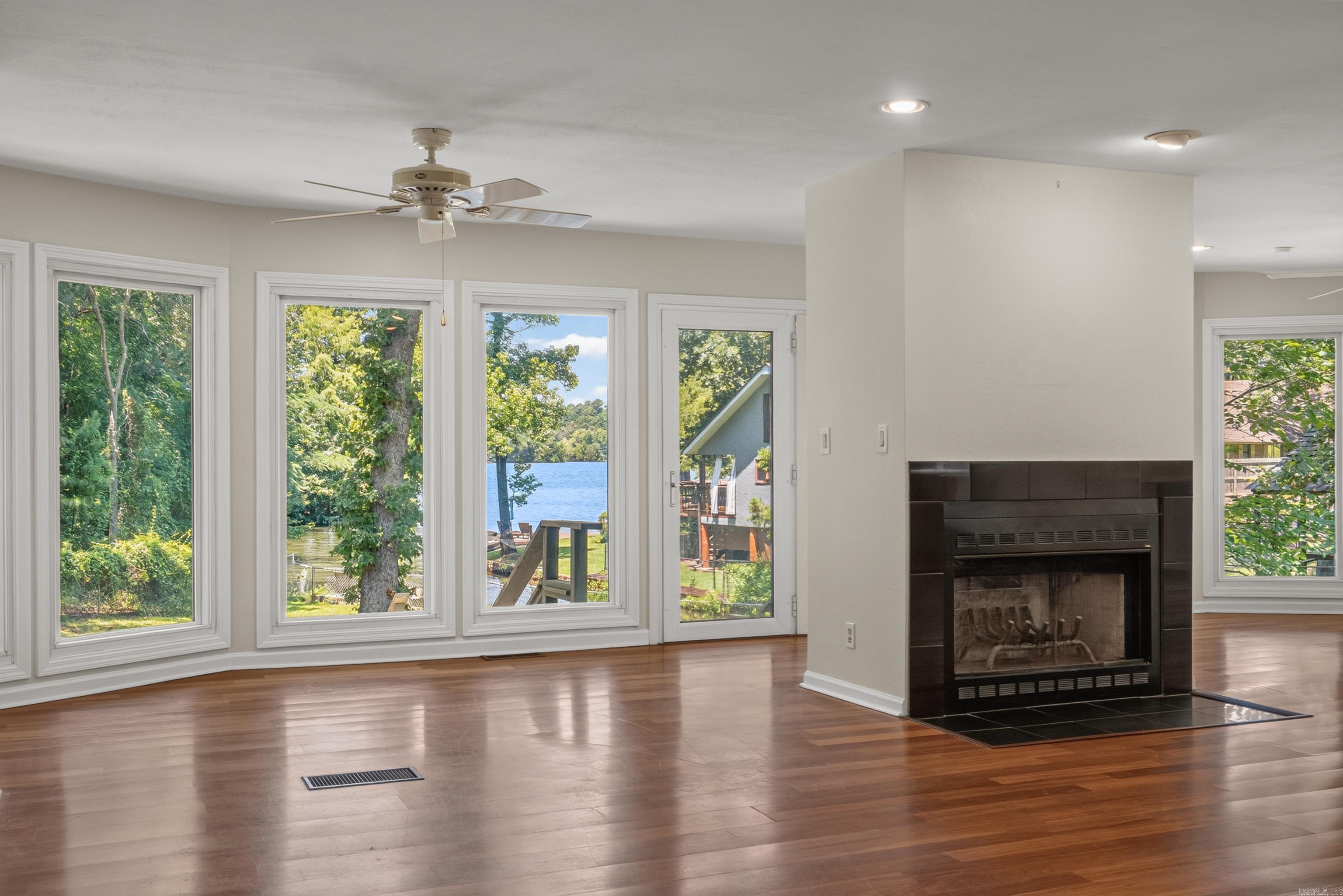 CLEVELAND SHORES - Residential