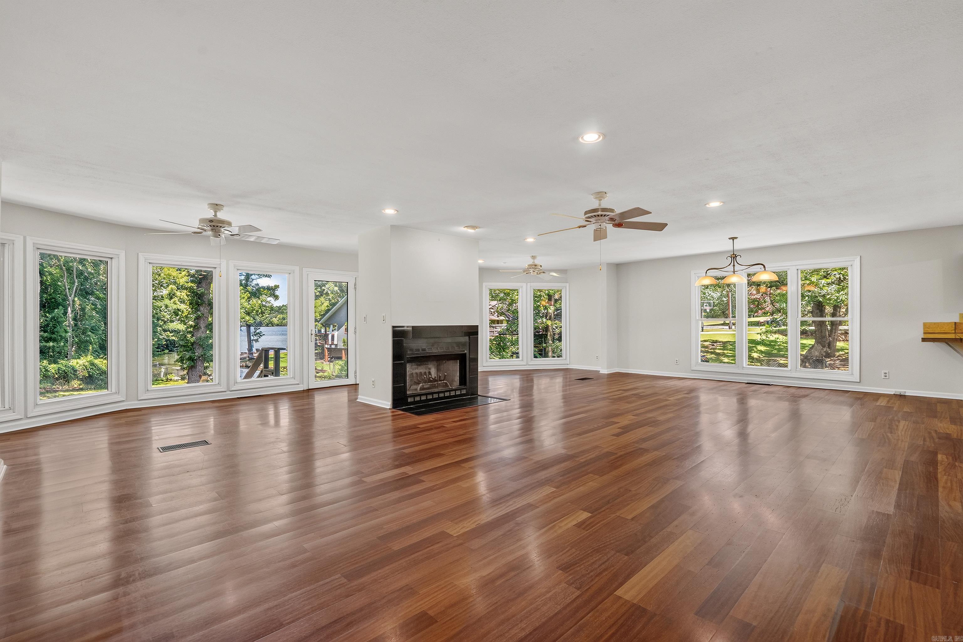CLEVELAND SHORES - Residential