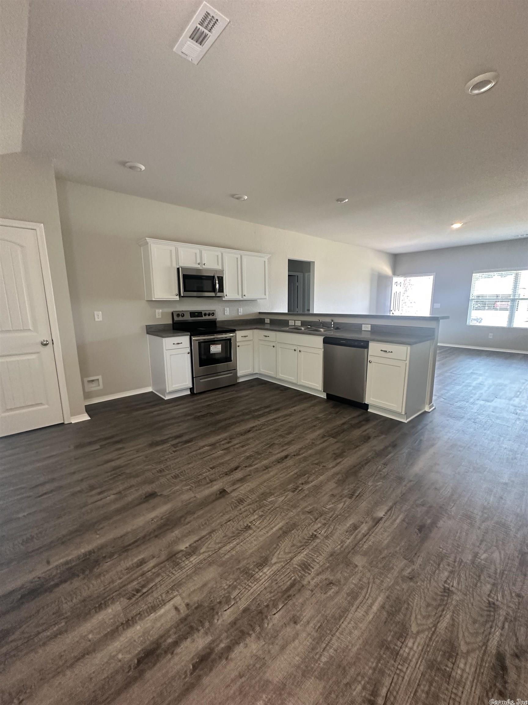 OAKLAND GROVE ESTATES - Residential