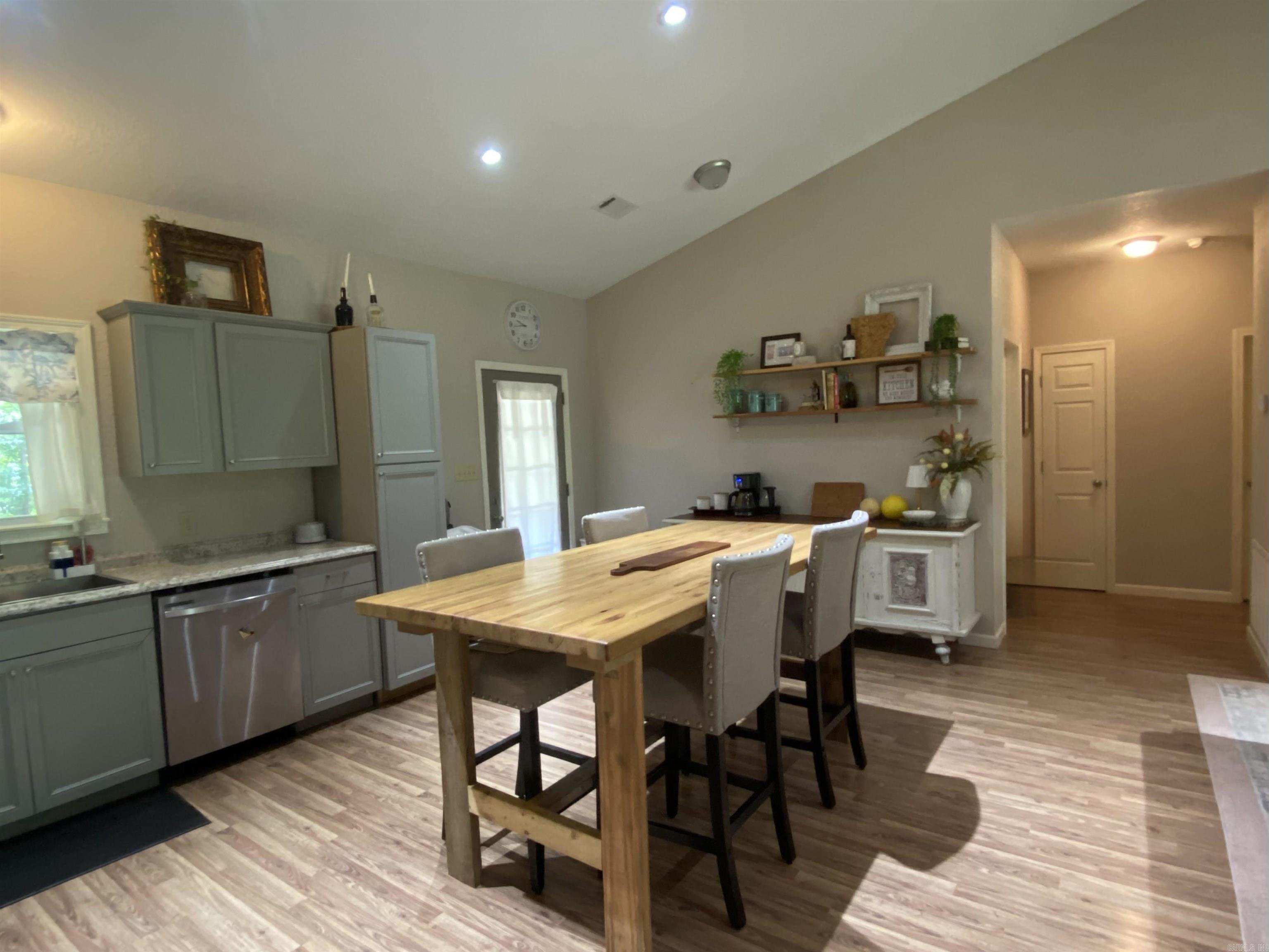 Mount Ida In - Residential