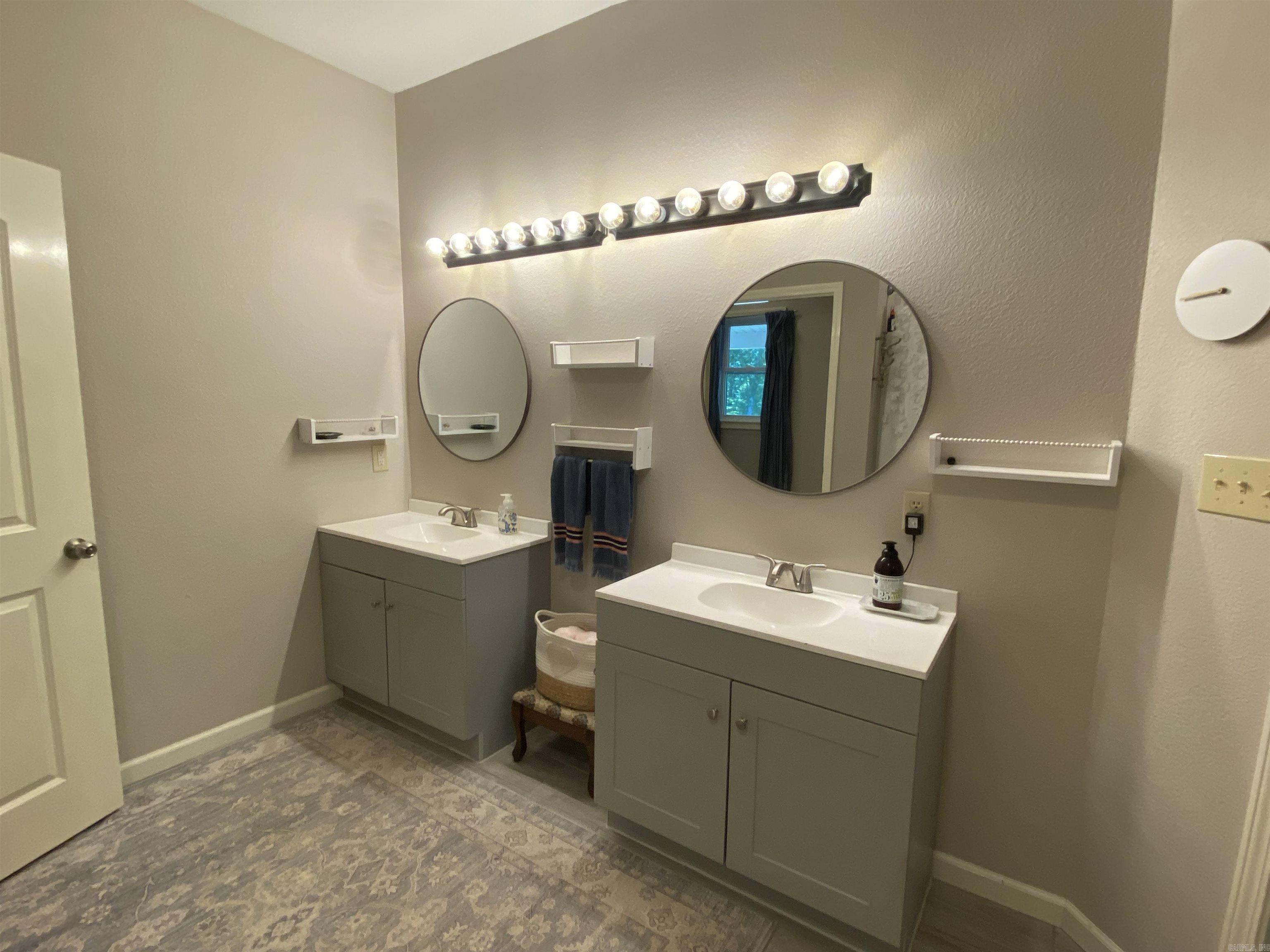 Mount Ida In - Residential