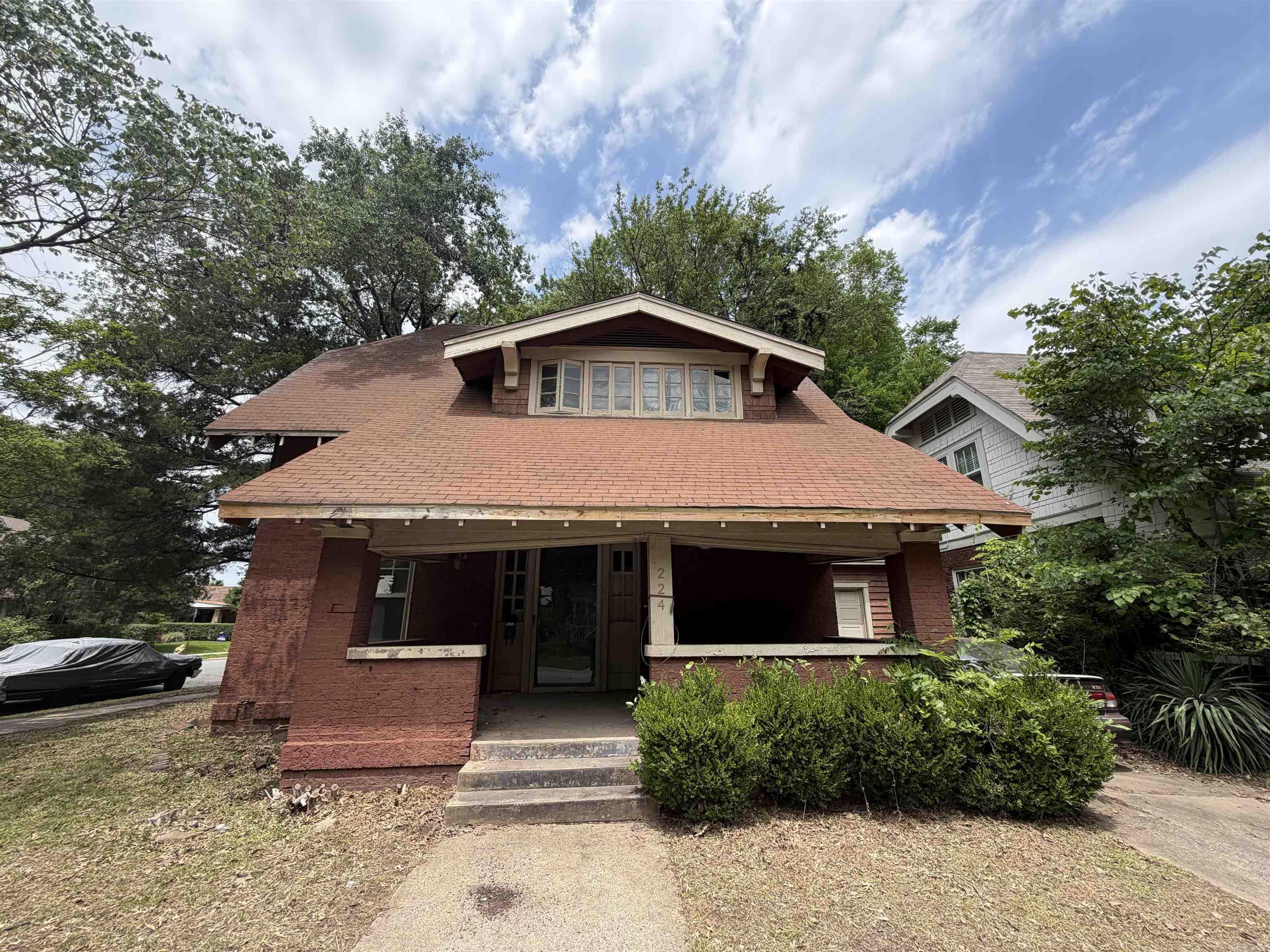 LOCATION!!! Easy walk to SOMA. Less than 2 blocks to the heart of all the activities on Main St. Restaurants, shopping, festivals, markets, etc. Corner lot in a super desirable area full of MUCH more expensive homes. Has old school hardwoods in pretty good shape. Fireplace. These don't come around often. Fixer upper does need work and updating but seems like a pretty solid house. Just needs vision, some love, and money! Sold as is. Utilities not on so daytime showings only. Has a detached garage. May fall in Capitol Zoning. May qualify for some tax credits (do your own due diligence). See agent remarks.