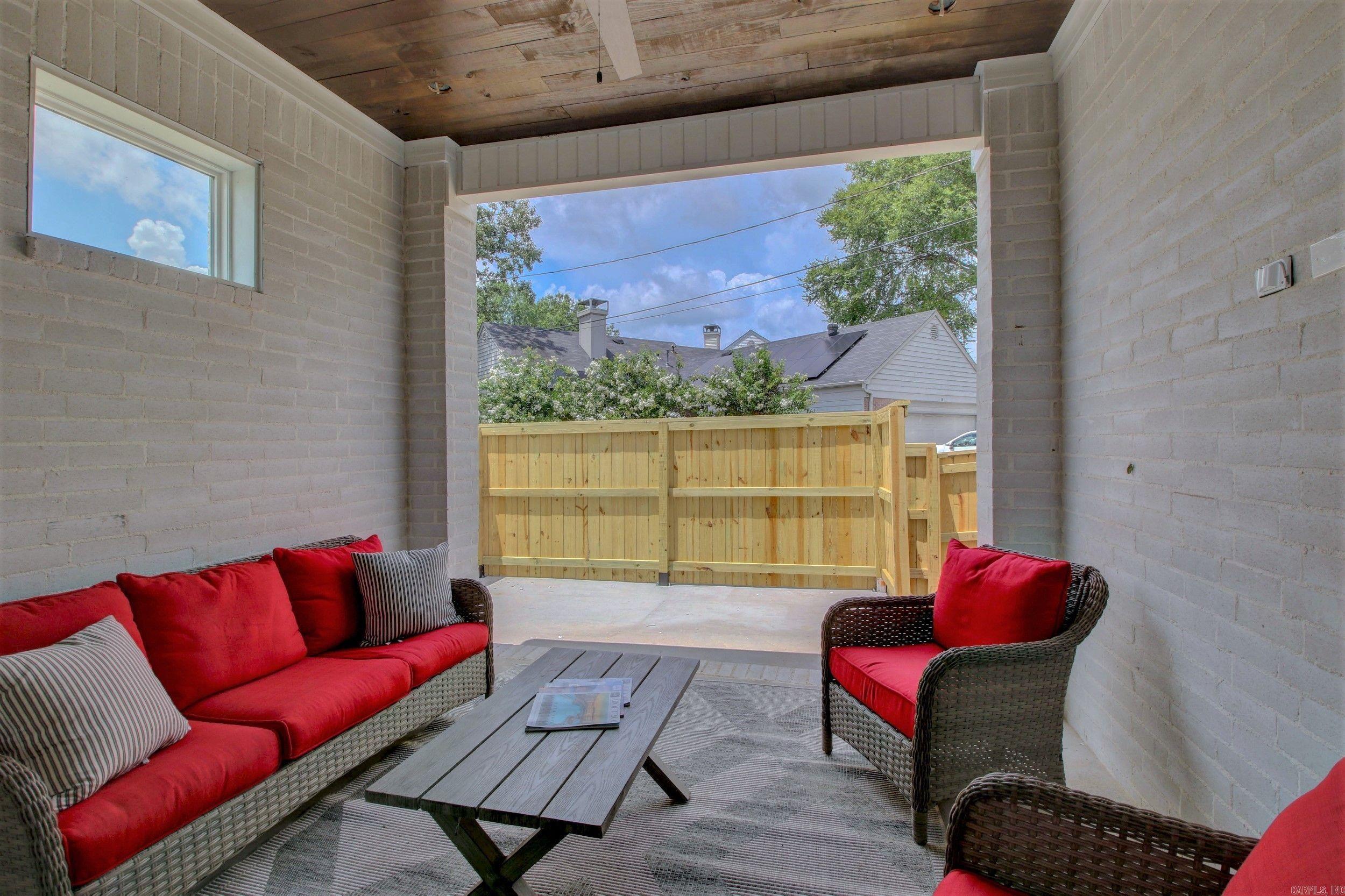 MERGERON COURT - Residential