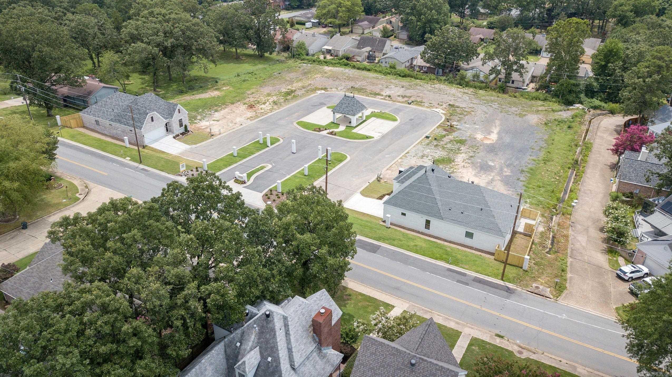MERGERON COURT - Residential