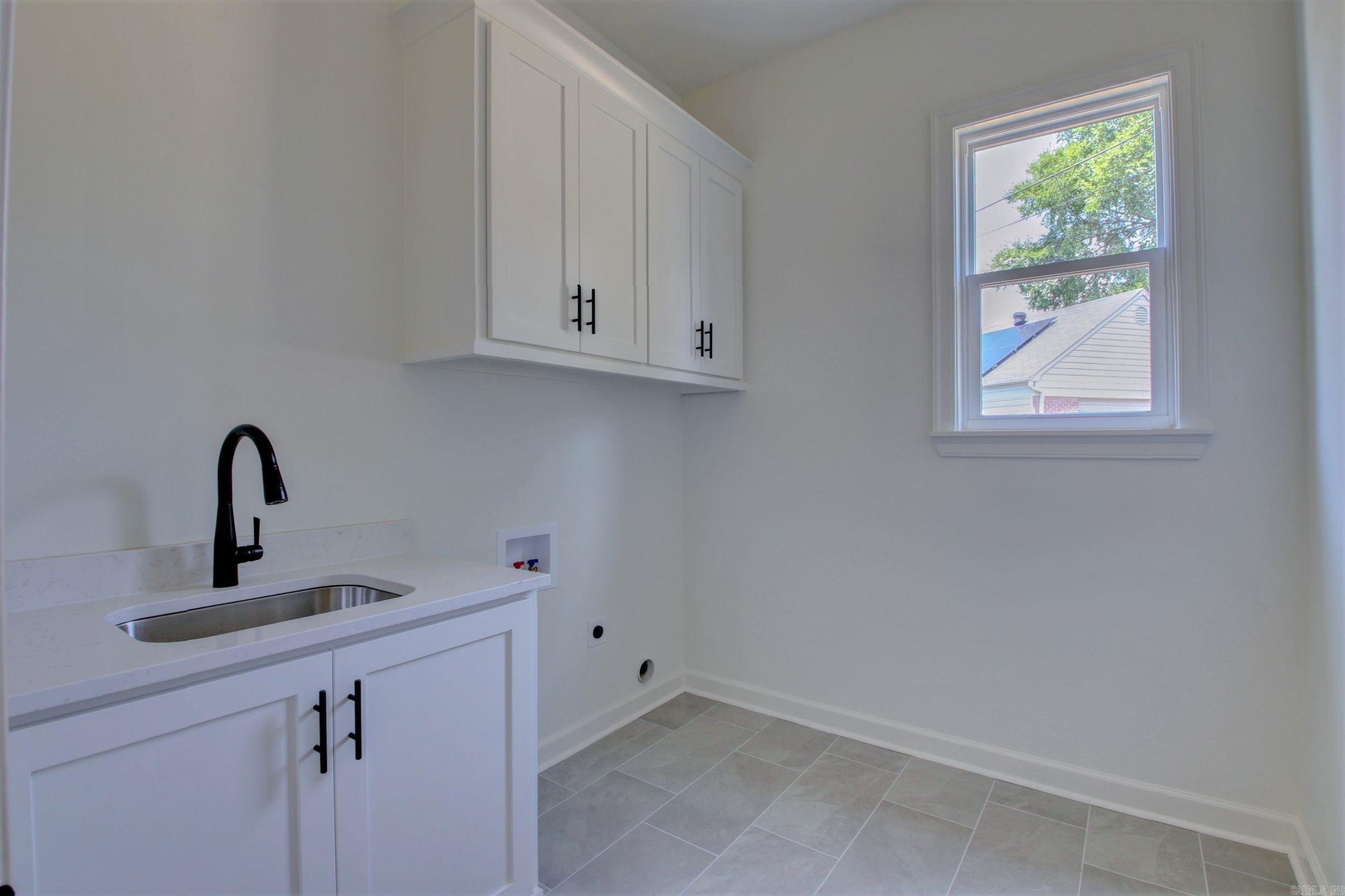 MERGERON COURT - Residential