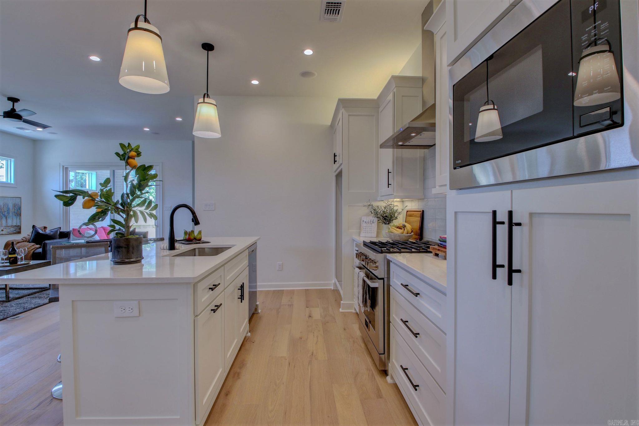 MERGERON COURT - Residential