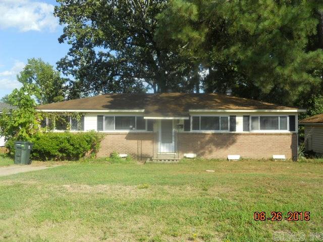 ONE STORY HOME ON LARGE LEVEL LOT. OFFERS MUST BE SUBMITTED TO THE LISTING AGENT. AFTER OFFER SUBMISSION, IT MAY TAKE UP TO 7 CALENDAR DAYS FOR OFFER DECISION. COMMUNICATION WILL BE SENT TO WITH RESULTS AND NEXT STEPS FOR ACCEPTED OFFERS. BANK OF AMERICA ASSOCIATES, HOUSEHOLD MEMBERS OR BUSINESS PARTNERS PROHIBITED FROM PURCHASING. PROOF OF FUNDS OR PREQUAL REQUIRED WITH ALL OFFERS WHEN SUBMITTED. NO EXCEPTIONS.