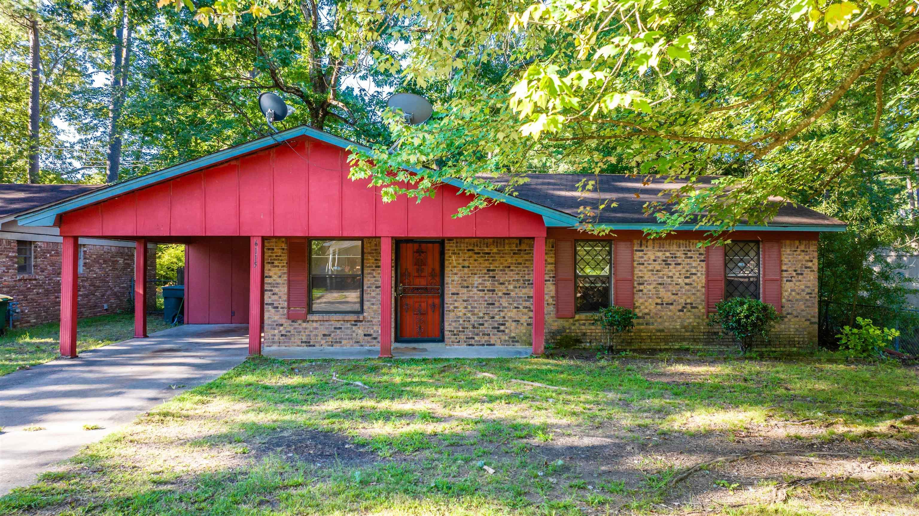 Come check out this 3 bed, 1.5 bath home conveniently located near shopping and dining. Don't miss the large laundry room off of your eat in kitchen with access to your fenced in, sizable backyard. This well kept home is perfect for investors or first time home buyers! Agents see remarks.