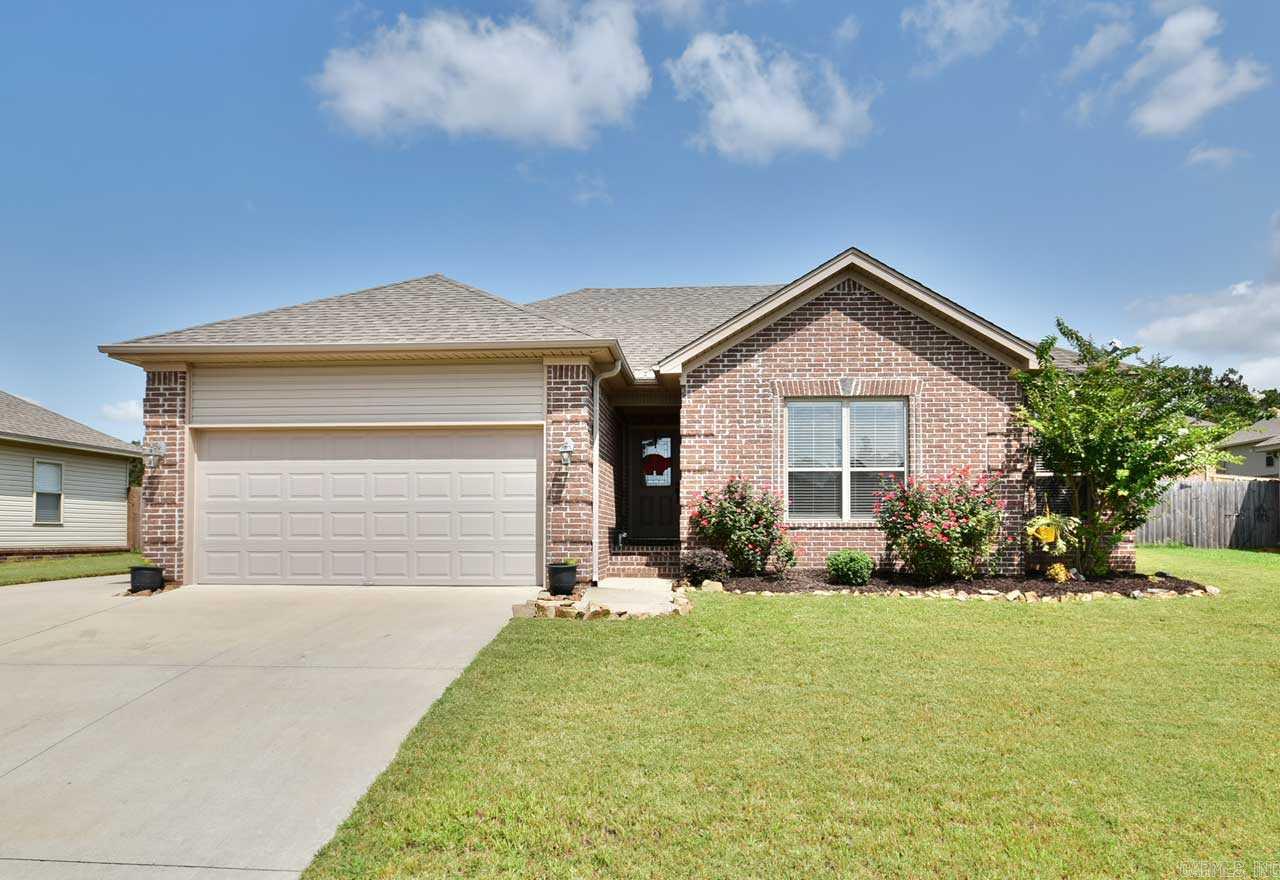 MOVE IN READY!!! This 3 Bed/2 Bath home is super cute and ready for YOU! Enter through tiled foyer!  Great room opens to eat in kitchen with breakfast bar! Beautiful tumbled tile backsplash and walk in pantry! Master split apart from other rooms and has LARGE on suite with double sinks and EXTRA storage.  ALL bedrooms have walk-in closets! Fresh paint, blinds!  Backyard is complete with patio and wood privacy fence. EXTRA parking pad connected to driveway! Quick access to freeway! RD Elegible!  A MUST SEE!