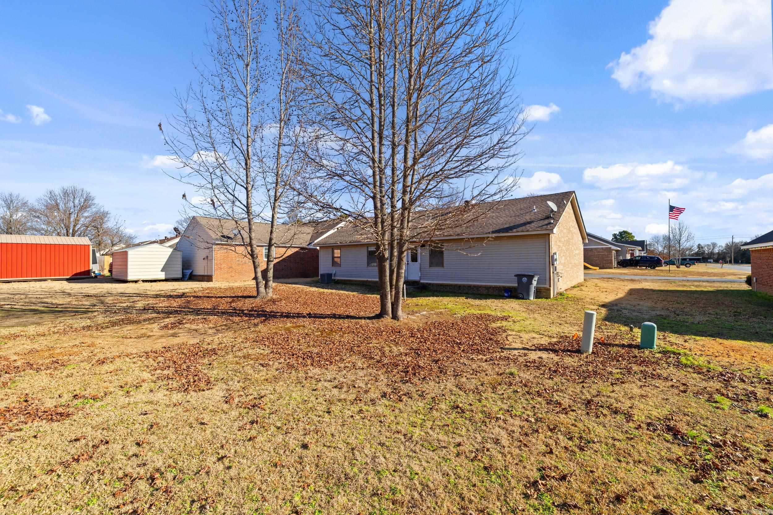 FIELDS FARM - Residential