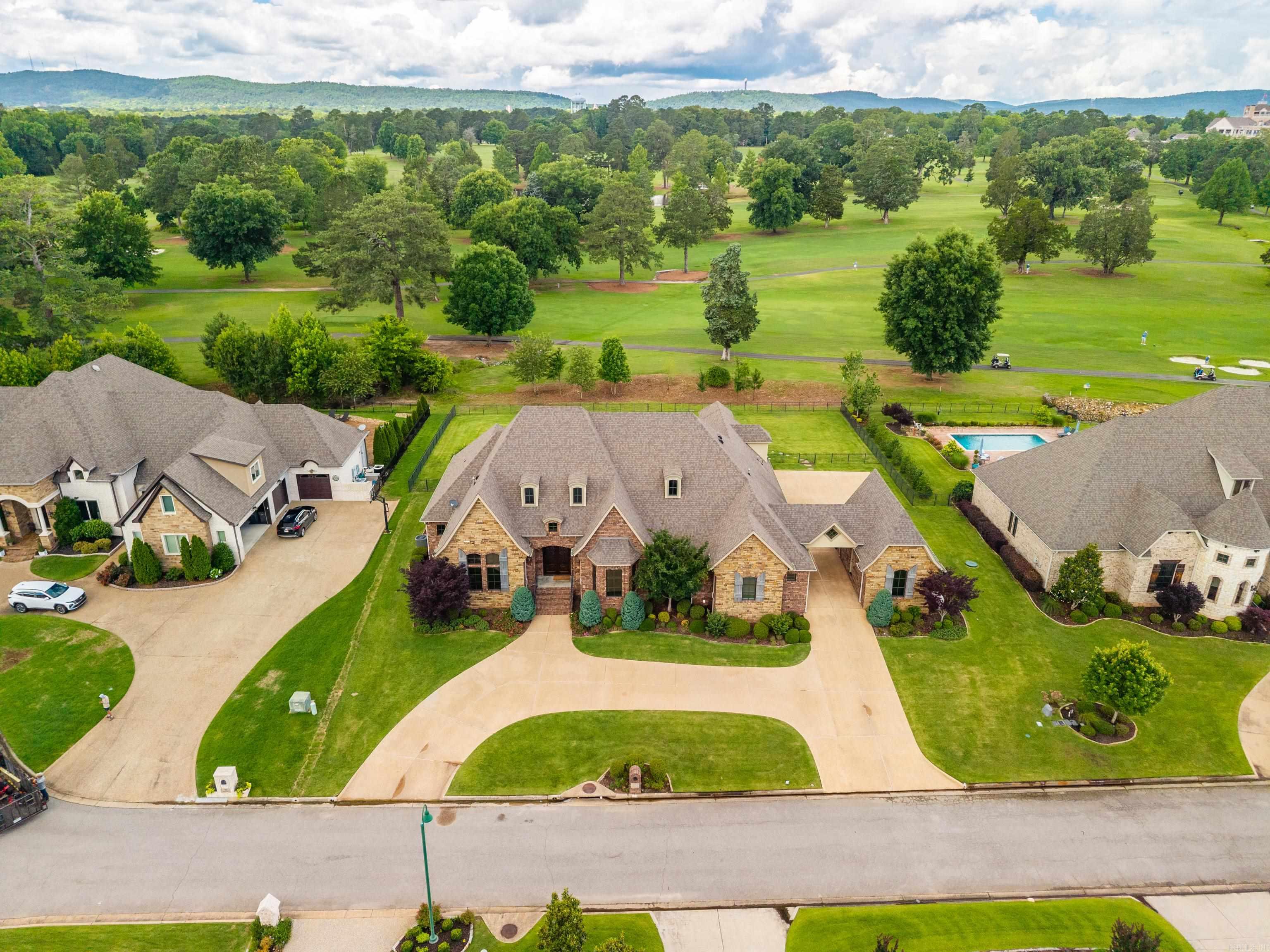ARLINGTON PARK - Residential