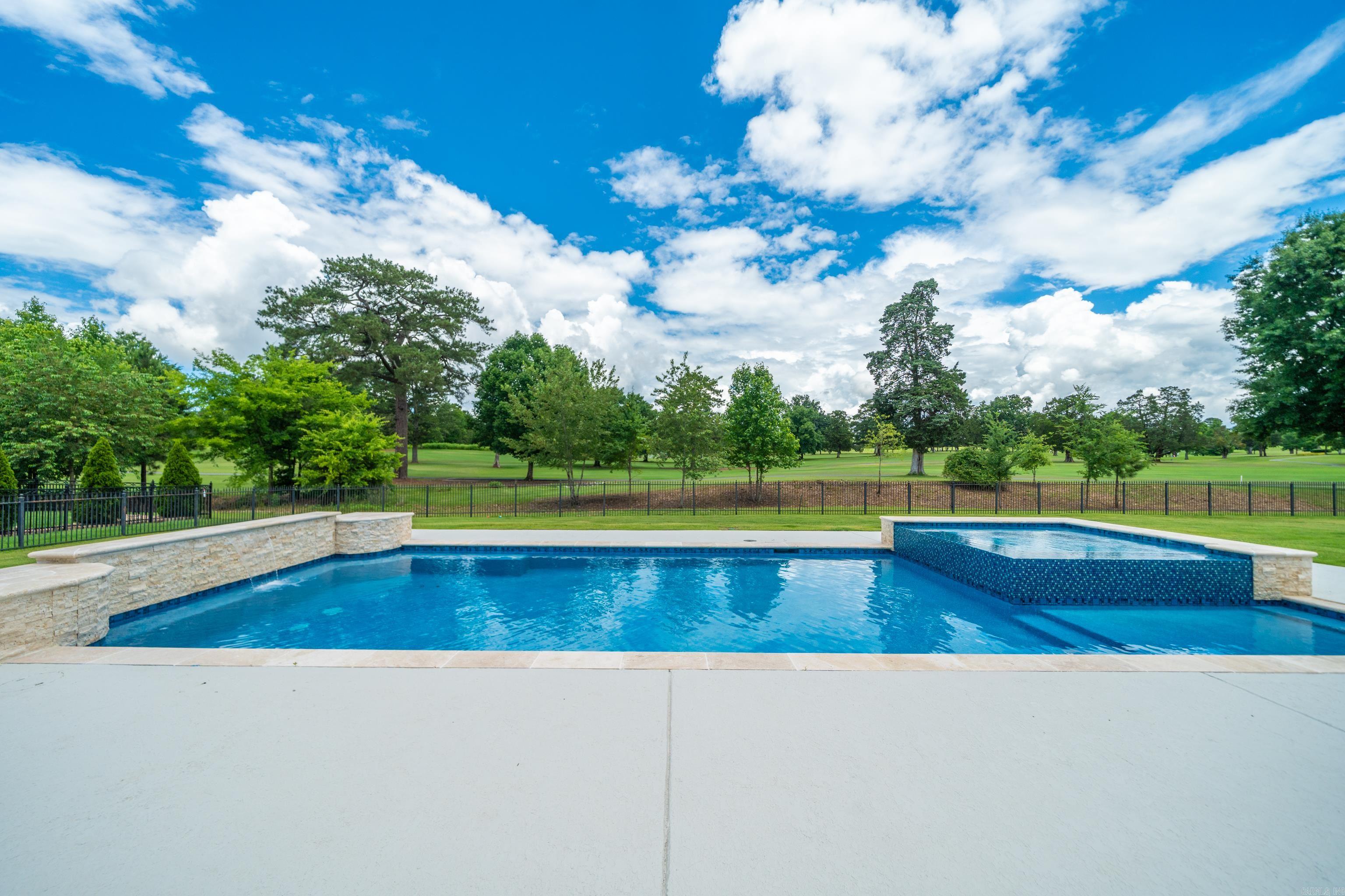 ARLINGTON PARK - Residential