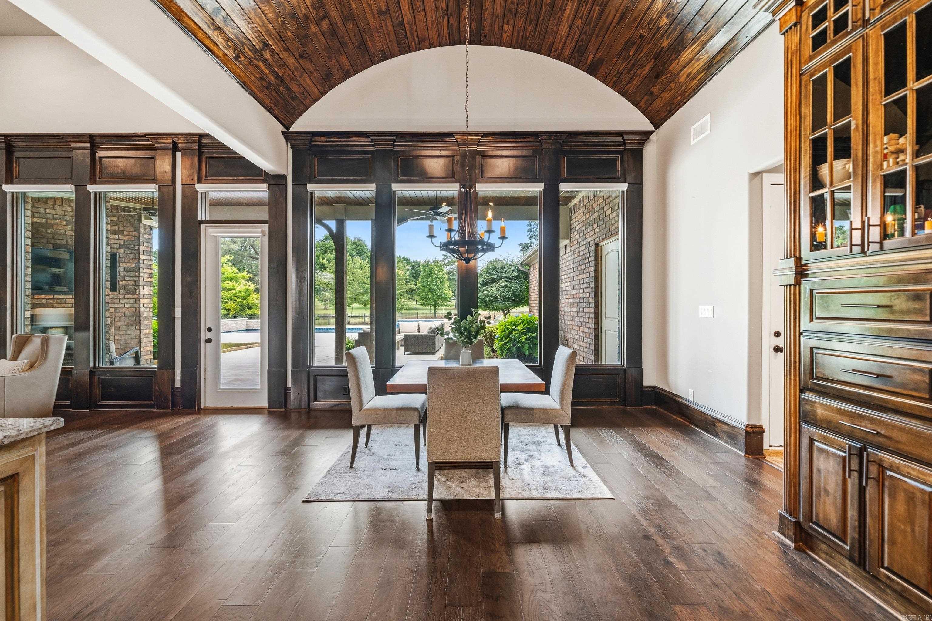 ARLINGTON PARK - Residential