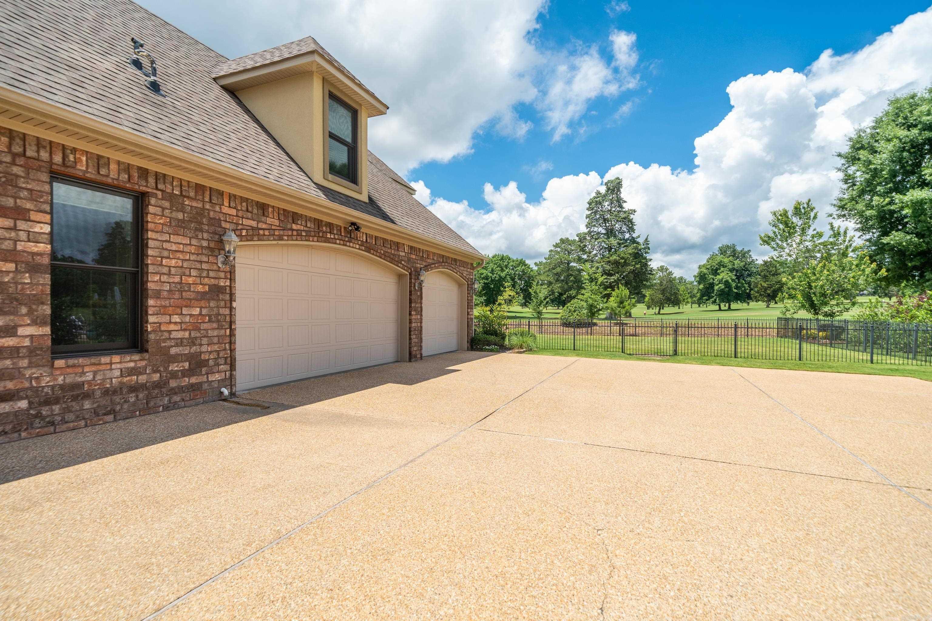ARLINGTON PARK - Residential