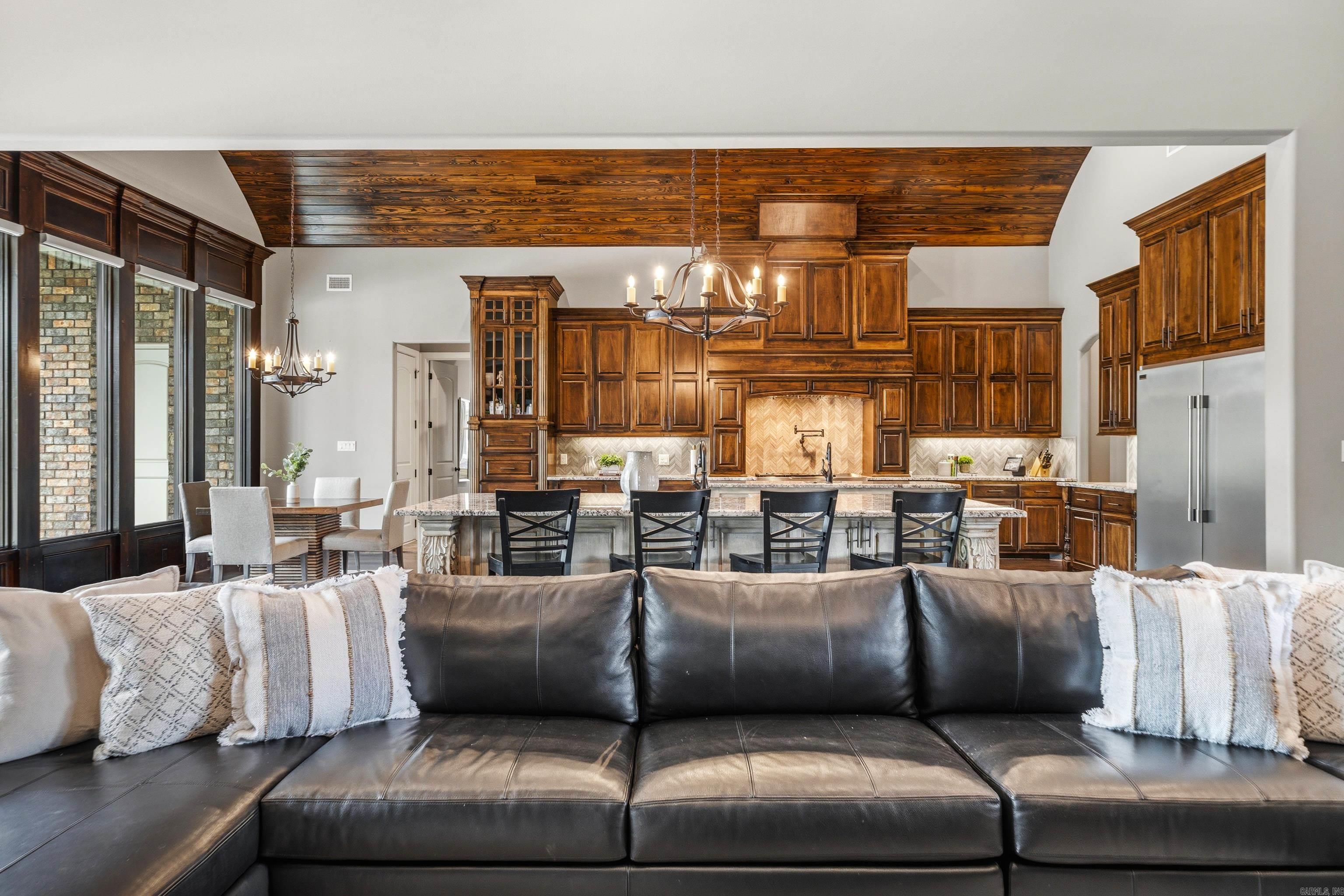 ARLINGTON PARK - Residential