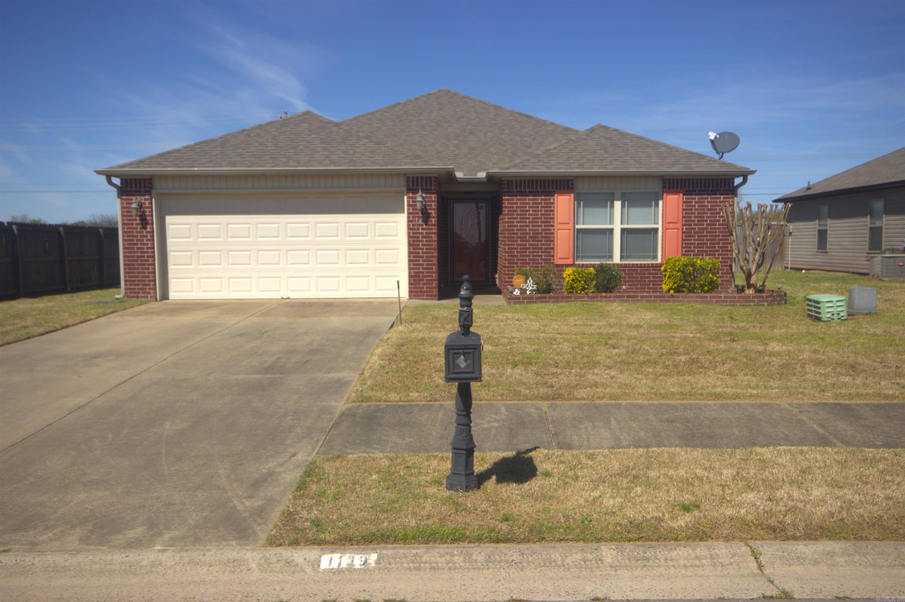 Beautiful one level 3 Bedroom, 2 Bath home in Faulkner Crossing. Home features split bedroom floor plan, primary bath with soaking tub shower combo, open kitchen and great room.