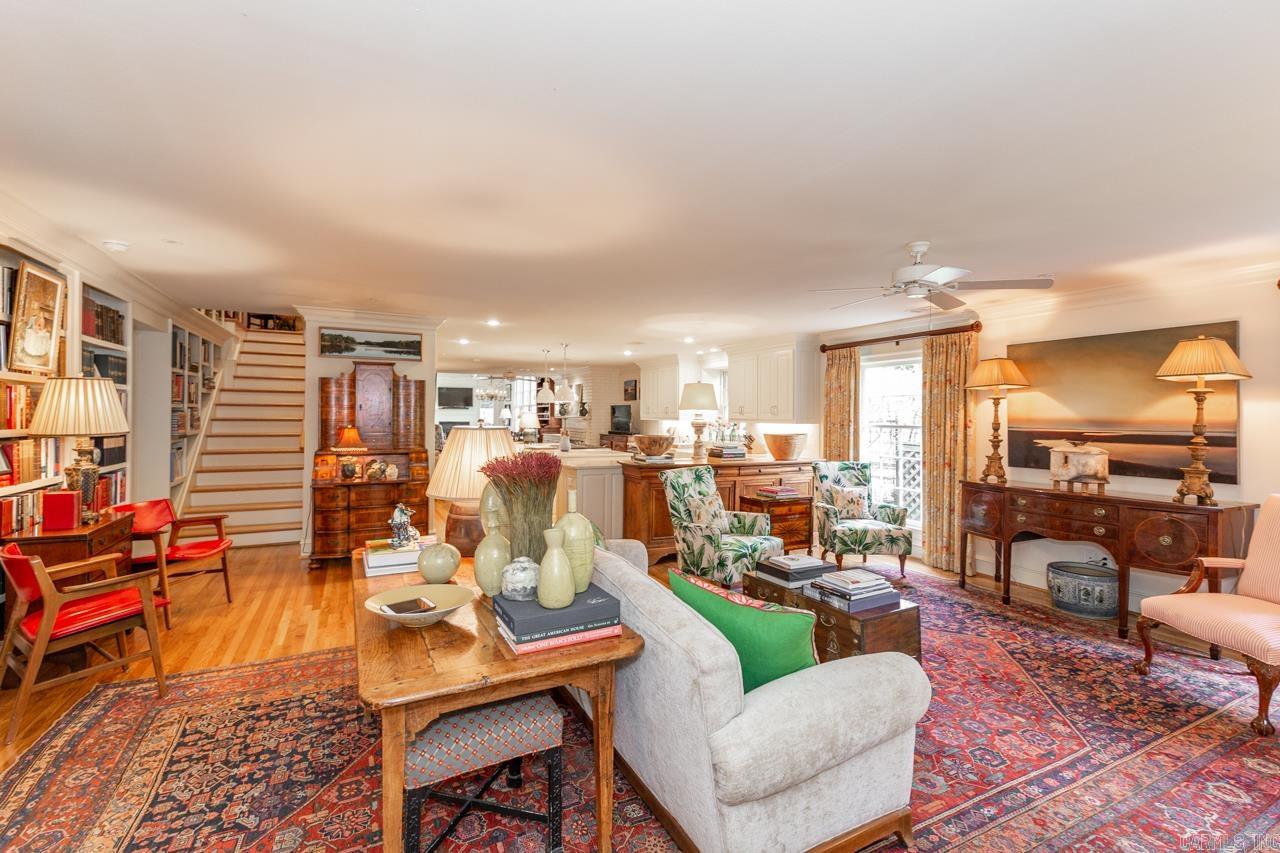 COUNTRY CLUB HGTS - Residential