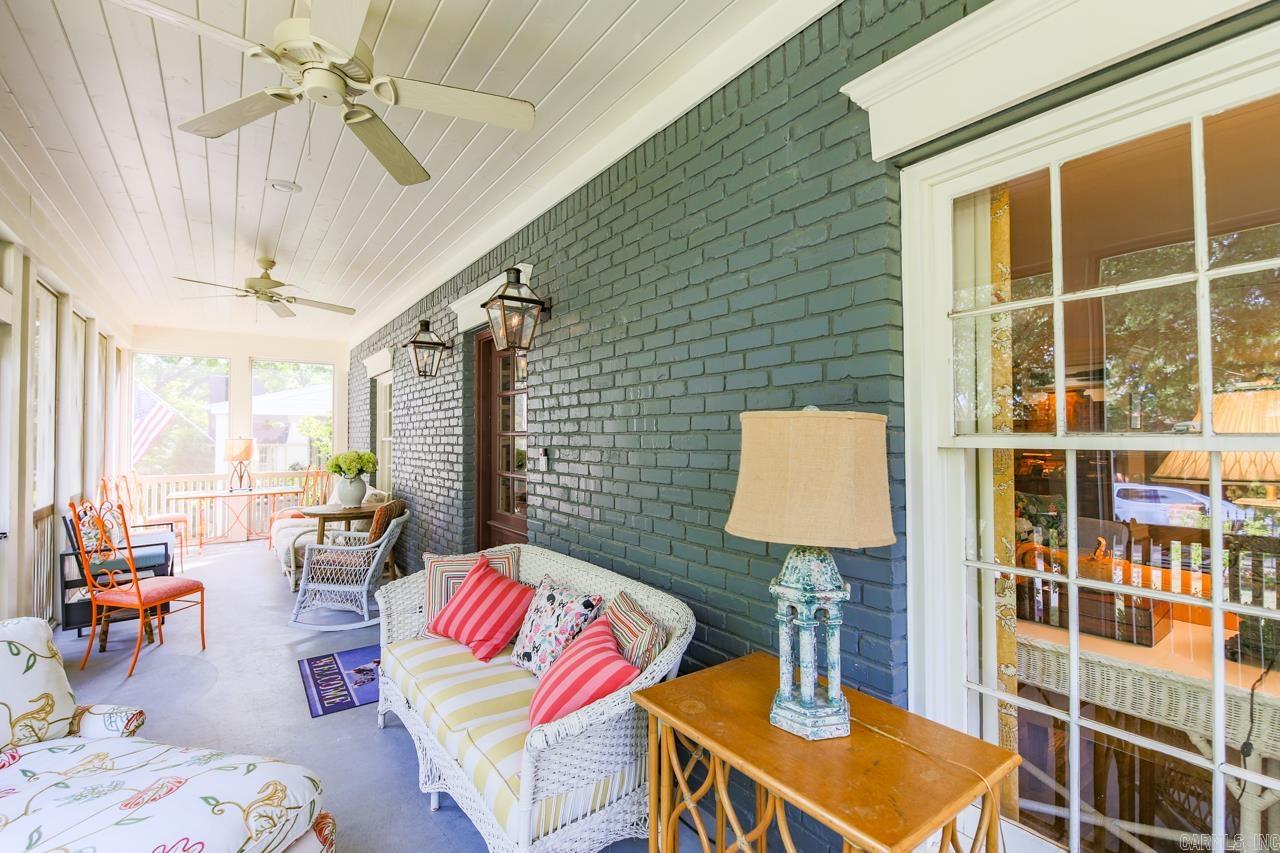 COUNTRY CLUB HGTS - Residential