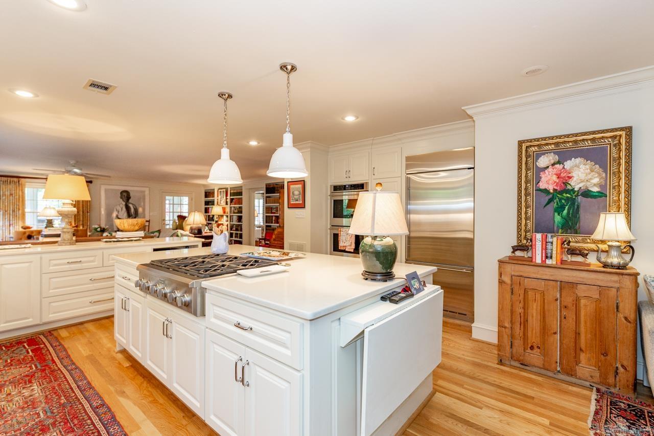 COUNTRY CLUB HGTS - Residential