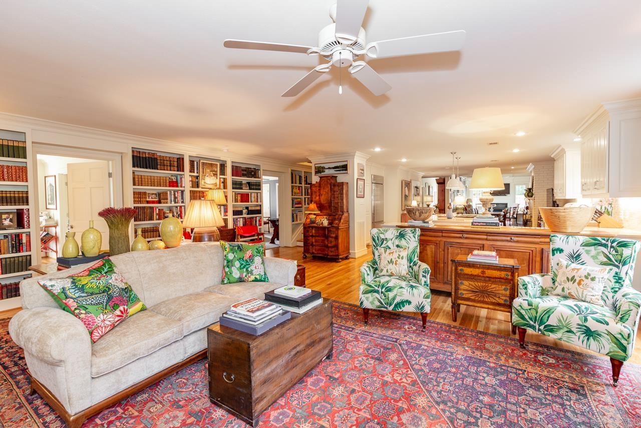 COUNTRY CLUB HGTS - Residential