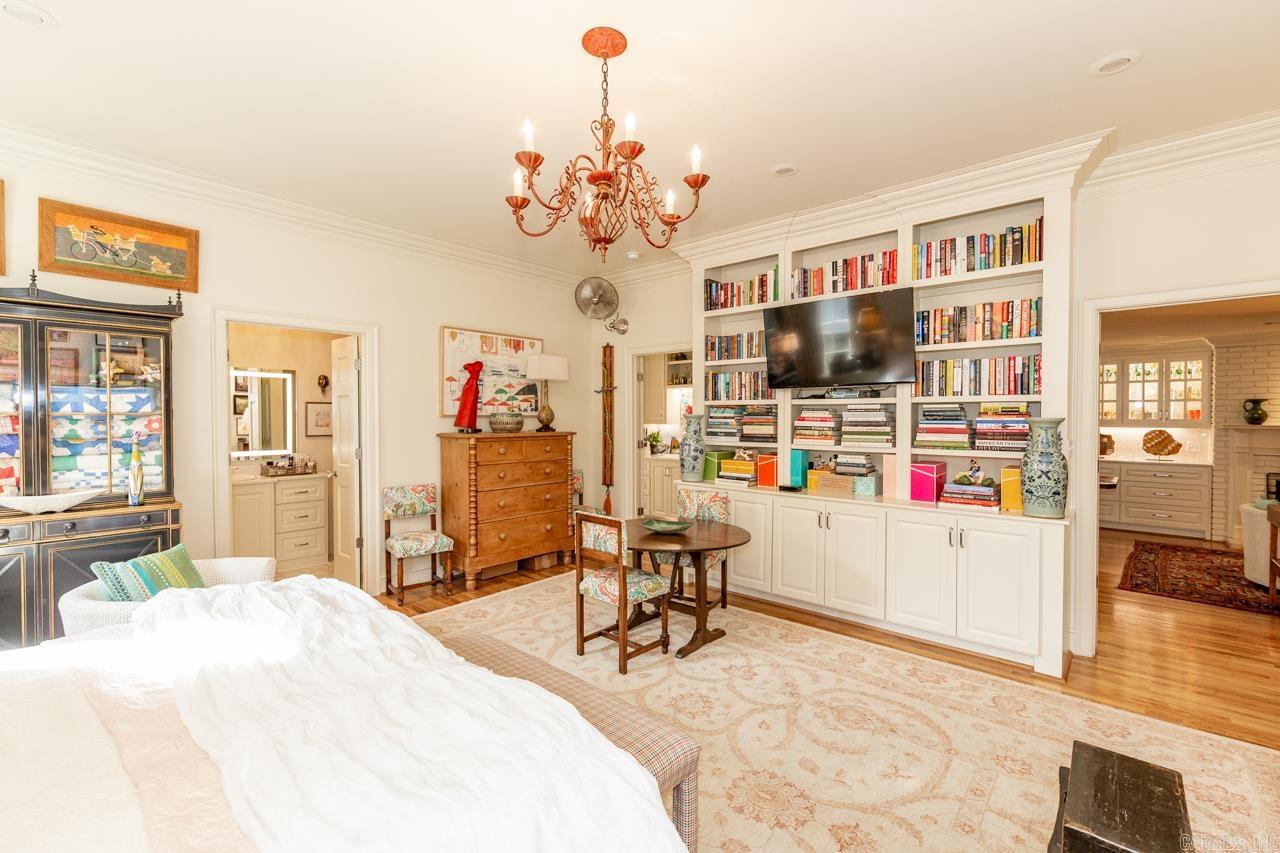 COUNTRY CLUB HGTS - Residential