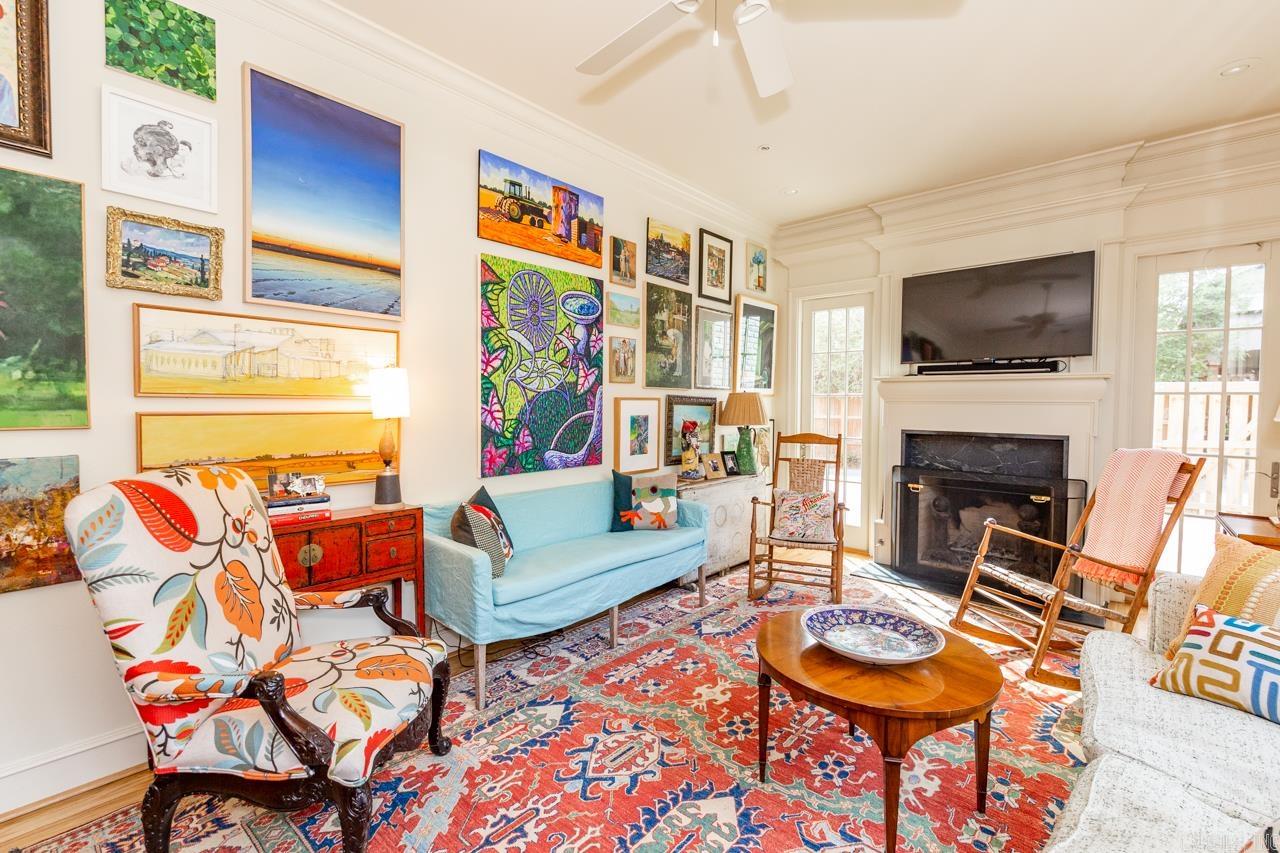 COUNTRY CLUB HGTS - Residential