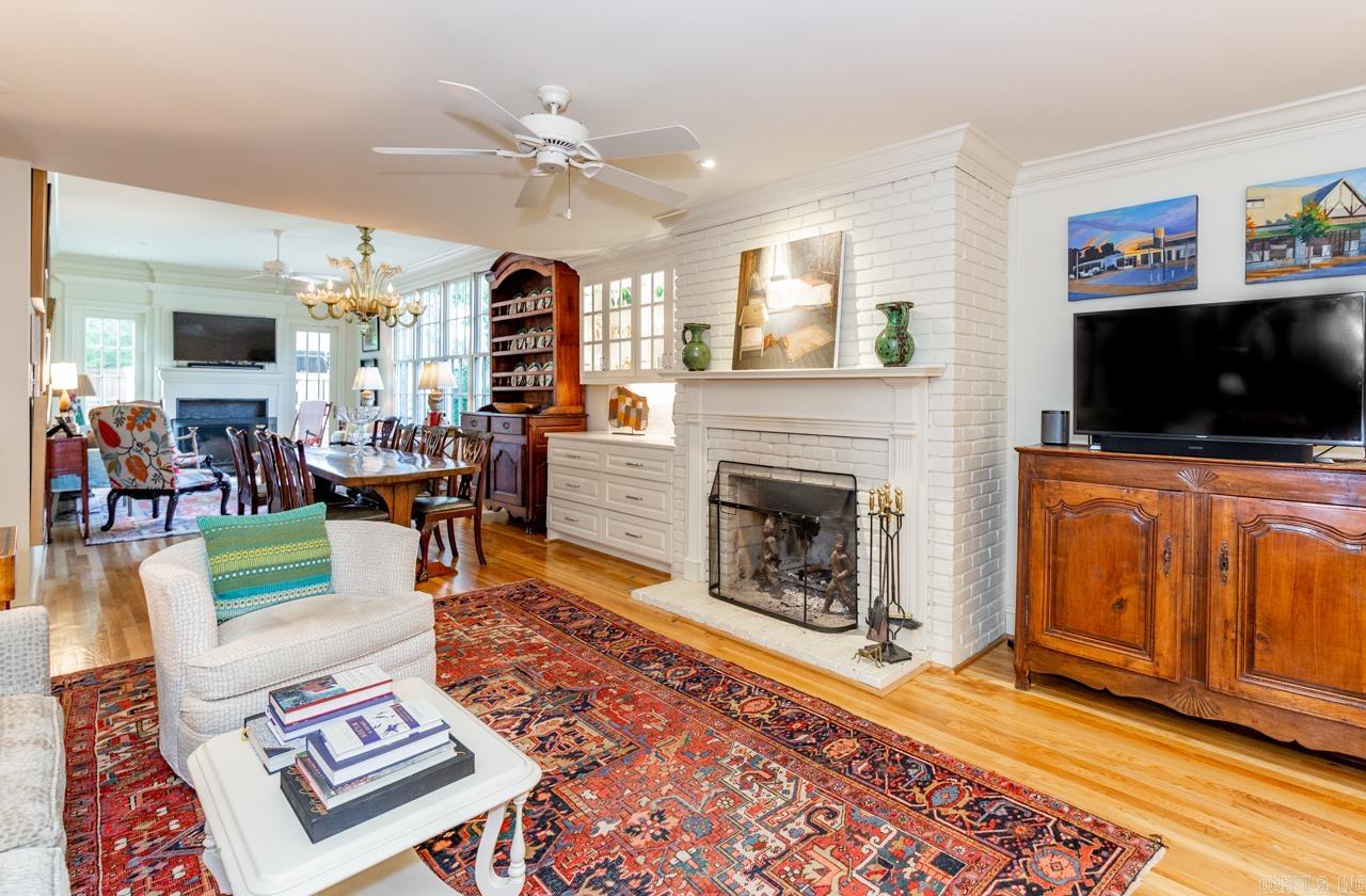 COUNTRY CLUB HGTS - Residential