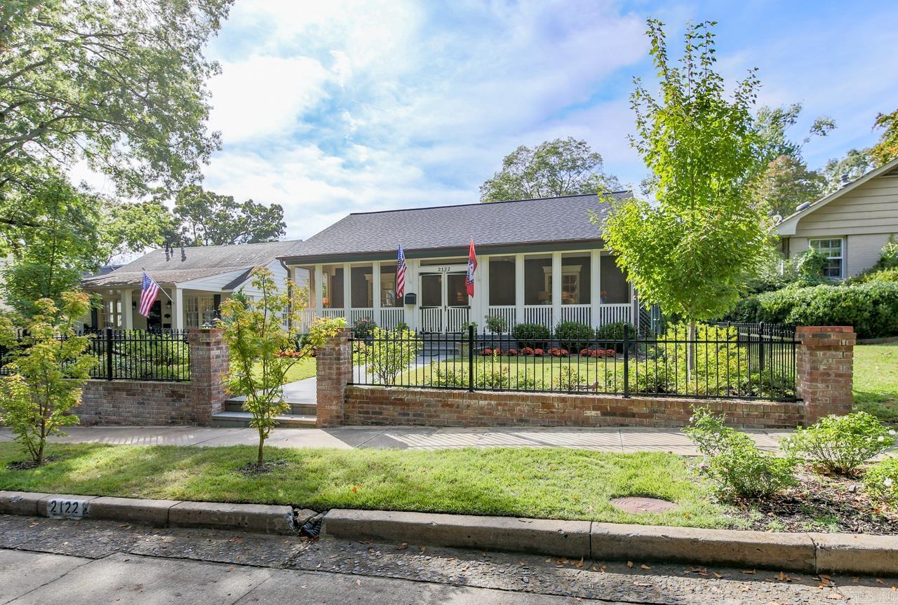COUNTRY CLUB HGTS - Residential