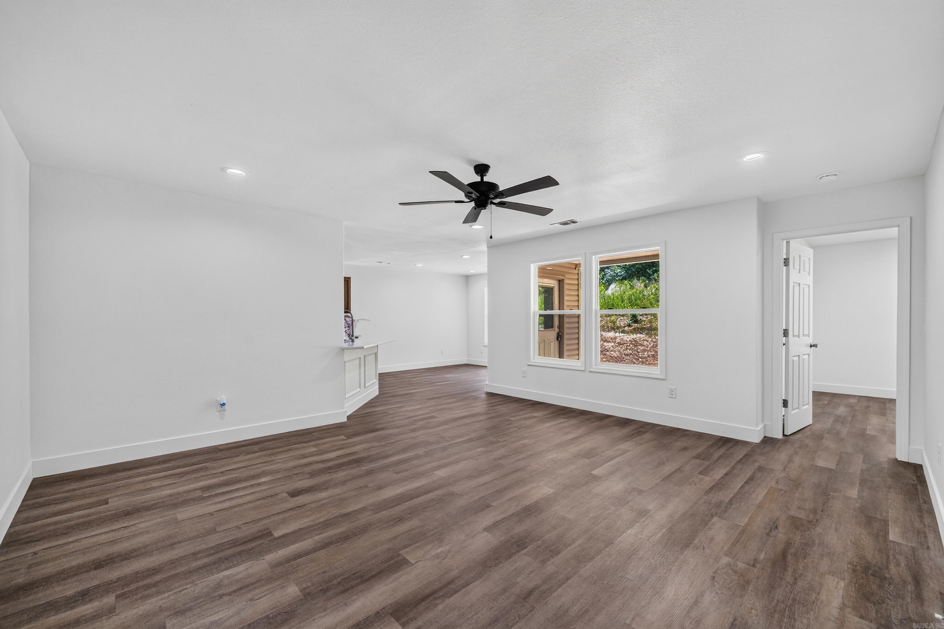 COLUMBIA HILLS - Residential