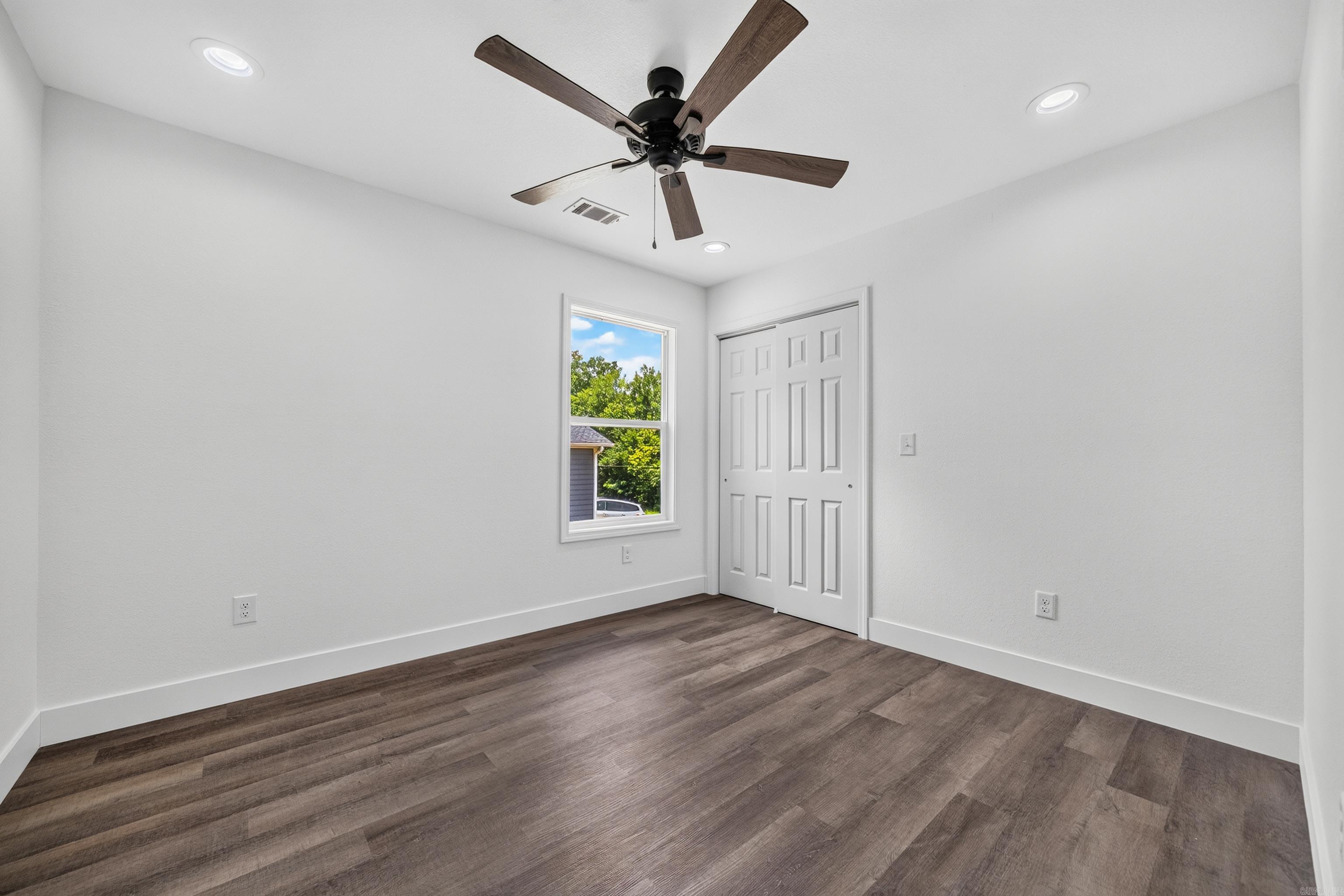 COLUMBIA HILLS - Residential