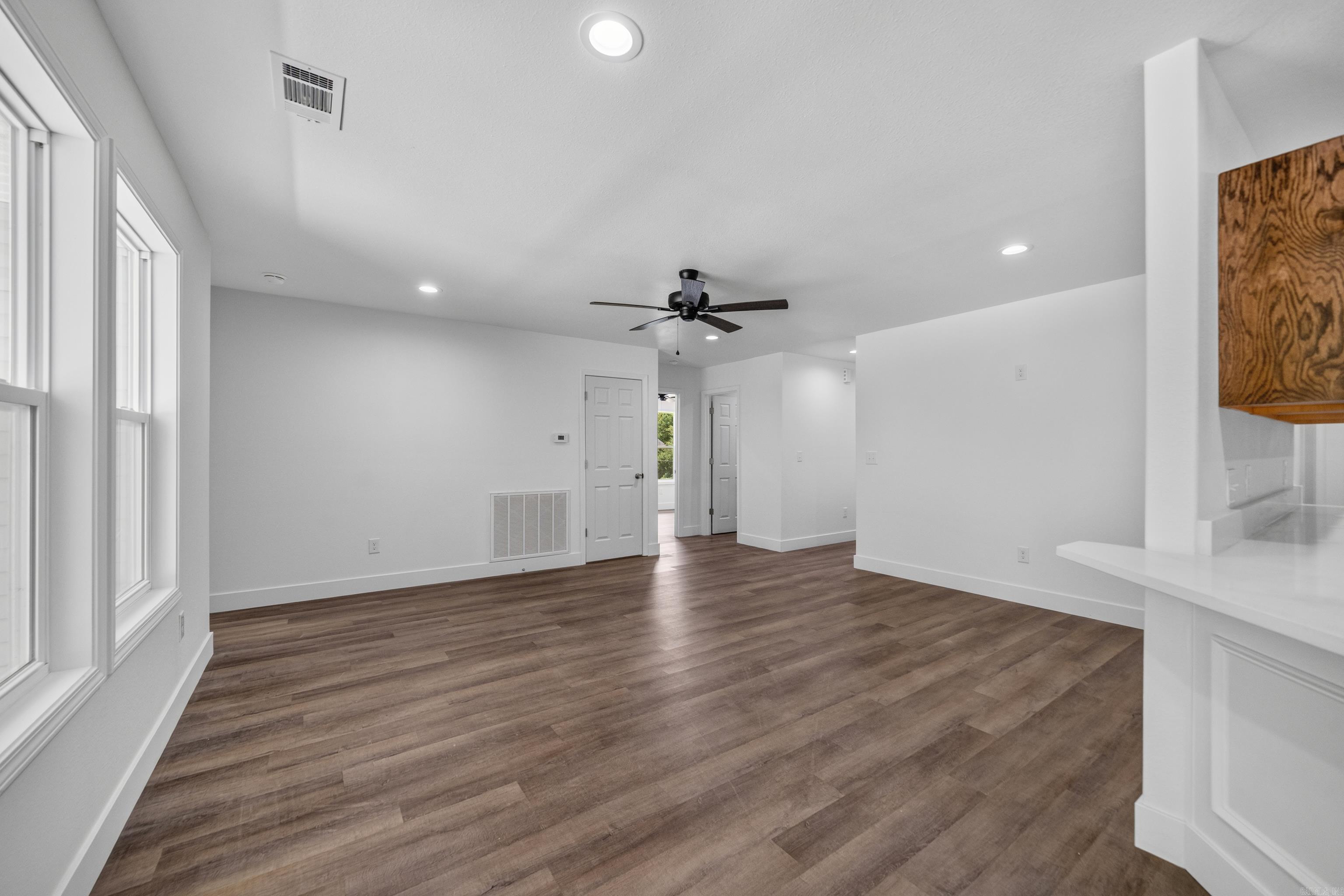 COLUMBIA HILLS - Residential