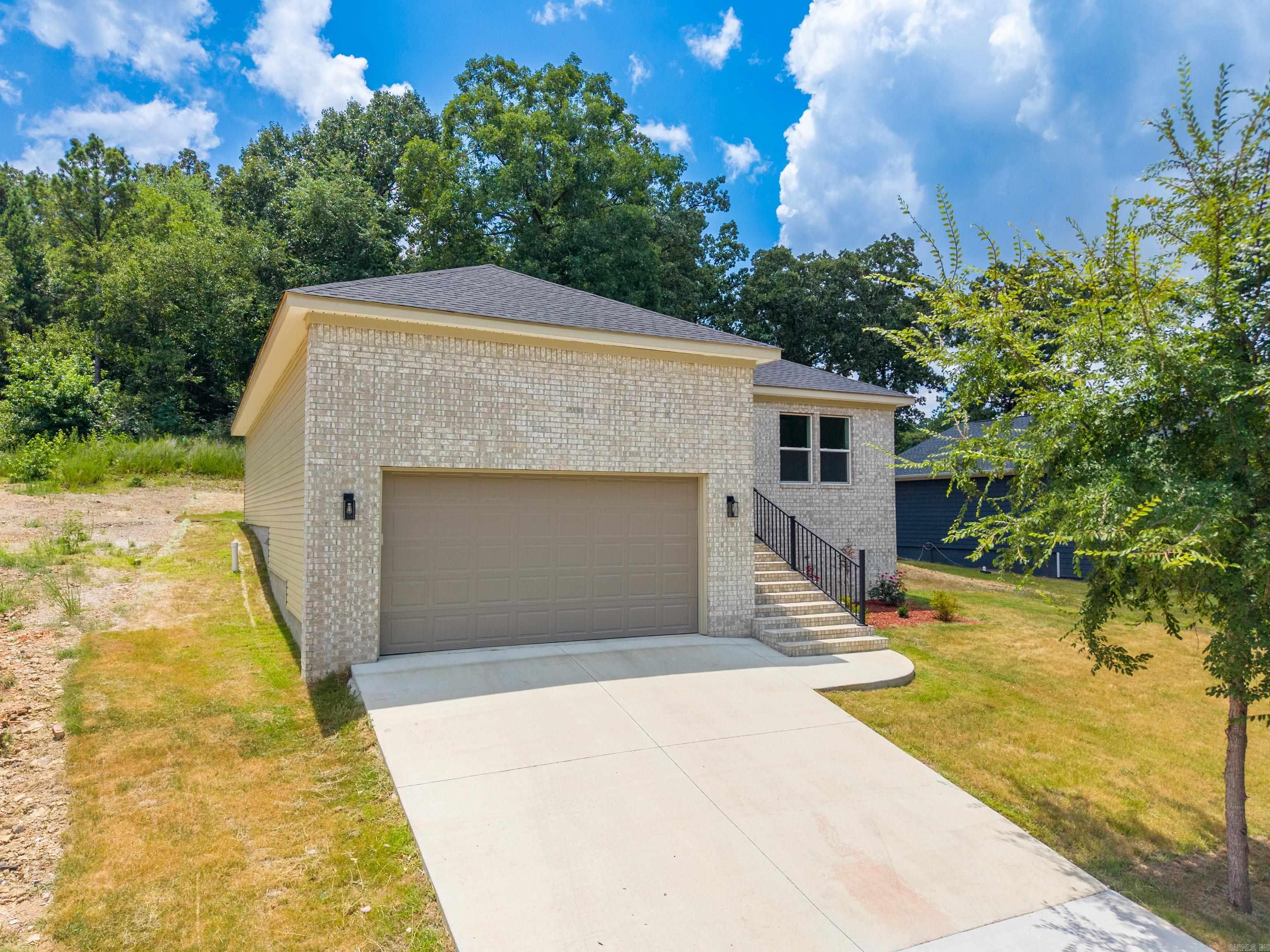 COLUMBIA HILLS - Residential