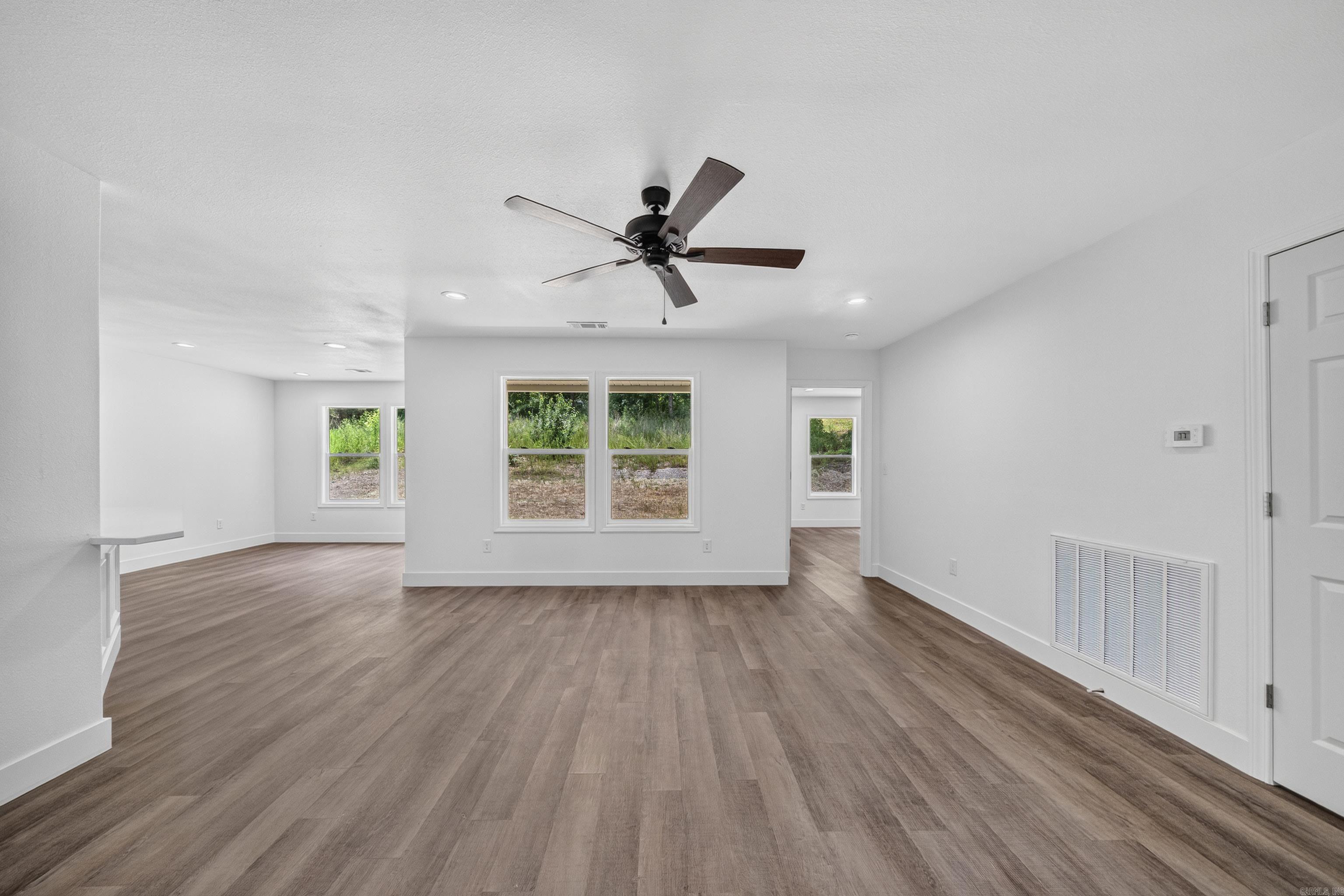 COLUMBIA HILLS - Residential