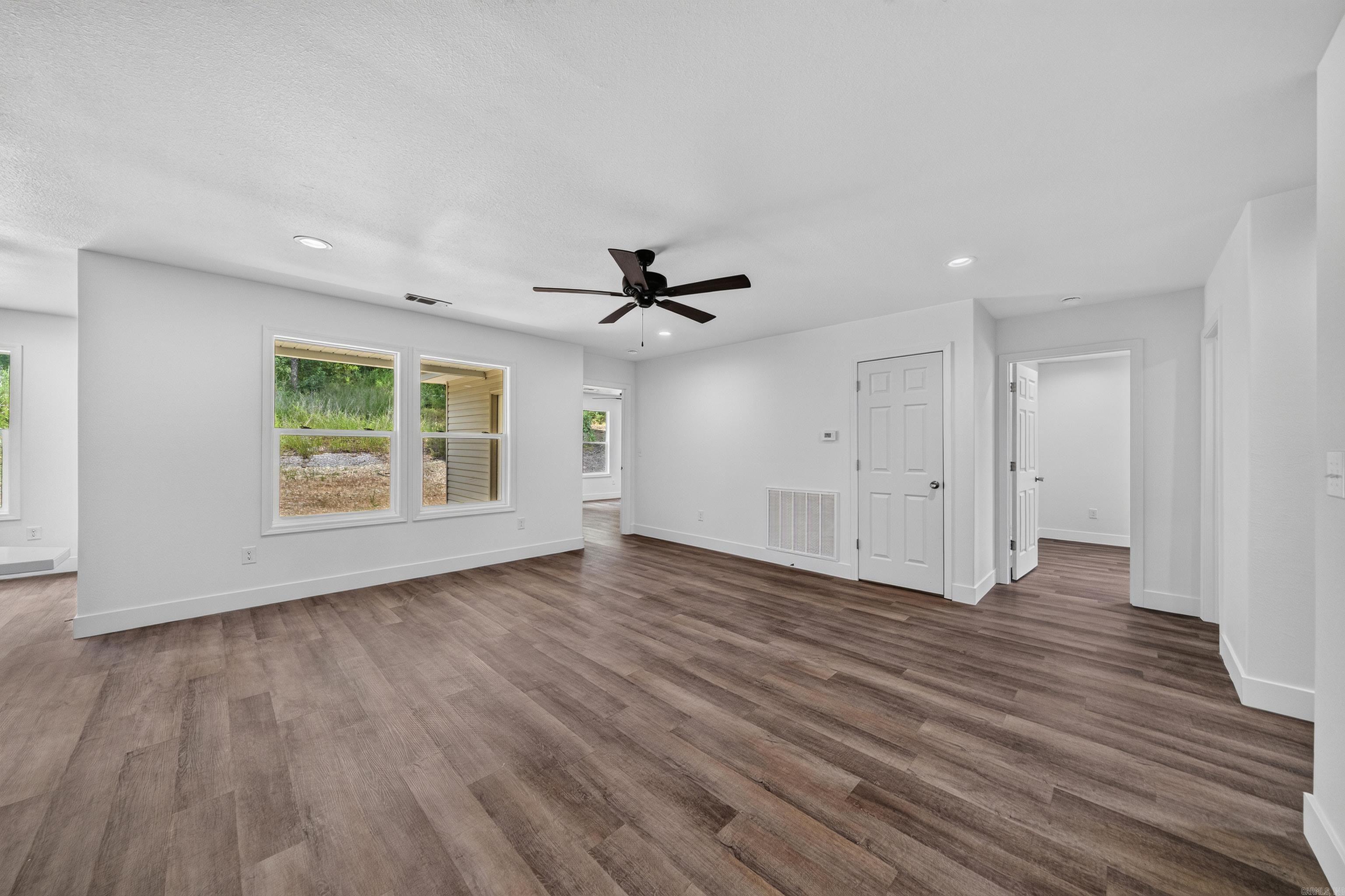 COLUMBIA HILLS - Residential