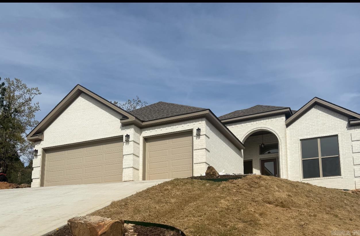 MAJESTIC POINTE - Residential