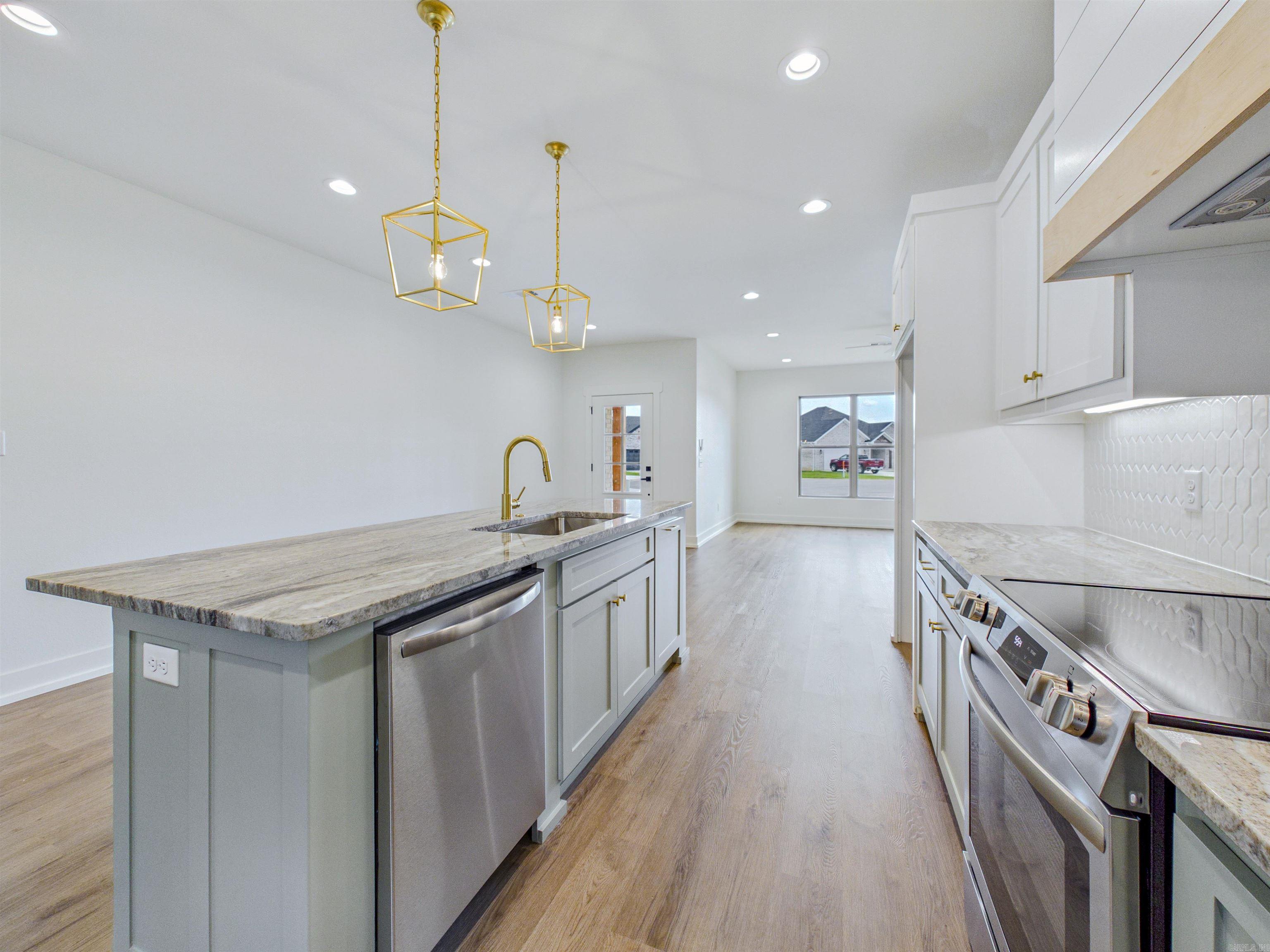 EAST MEADOW - Residential