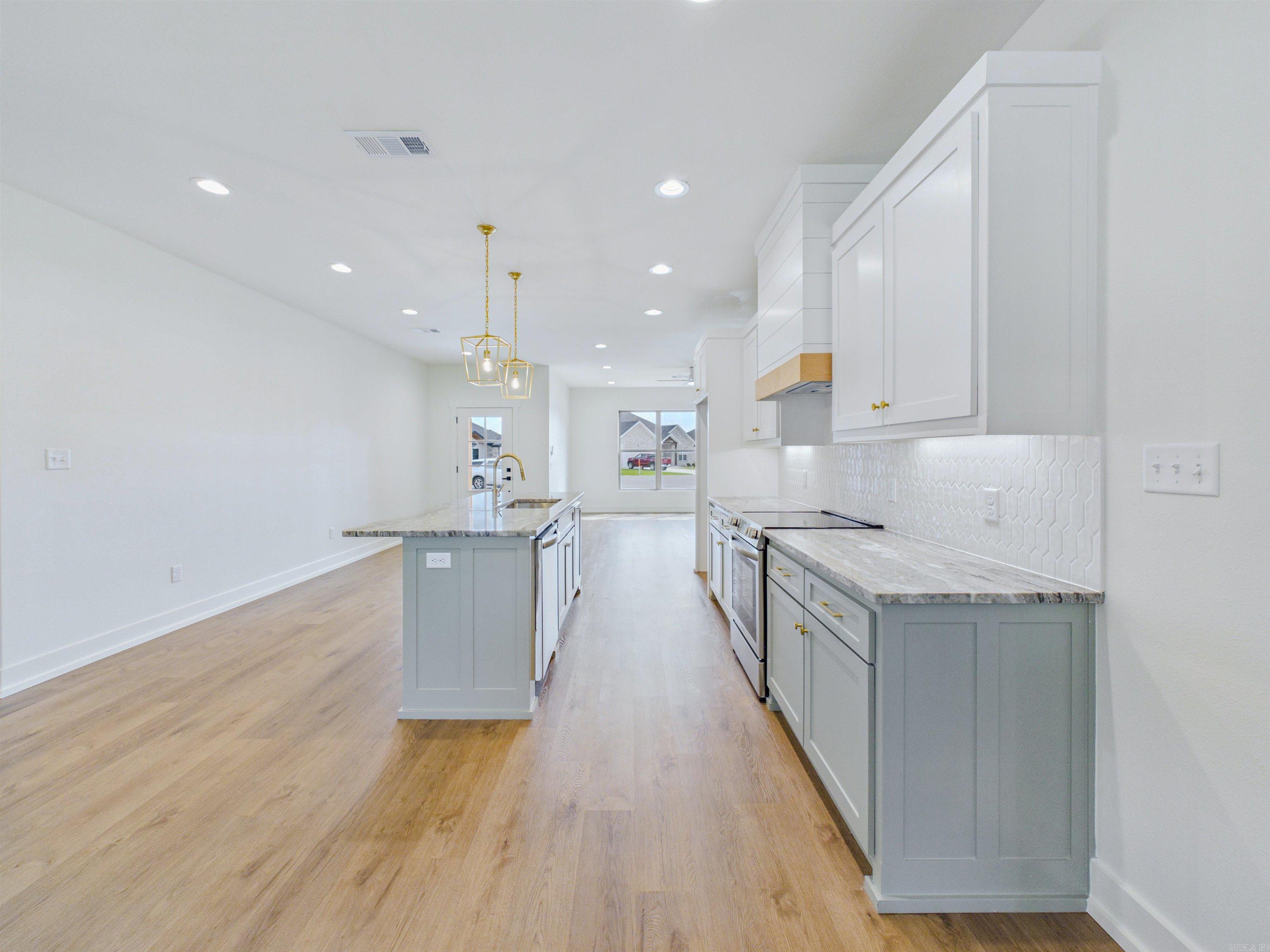 EAST MEADOW - Residential