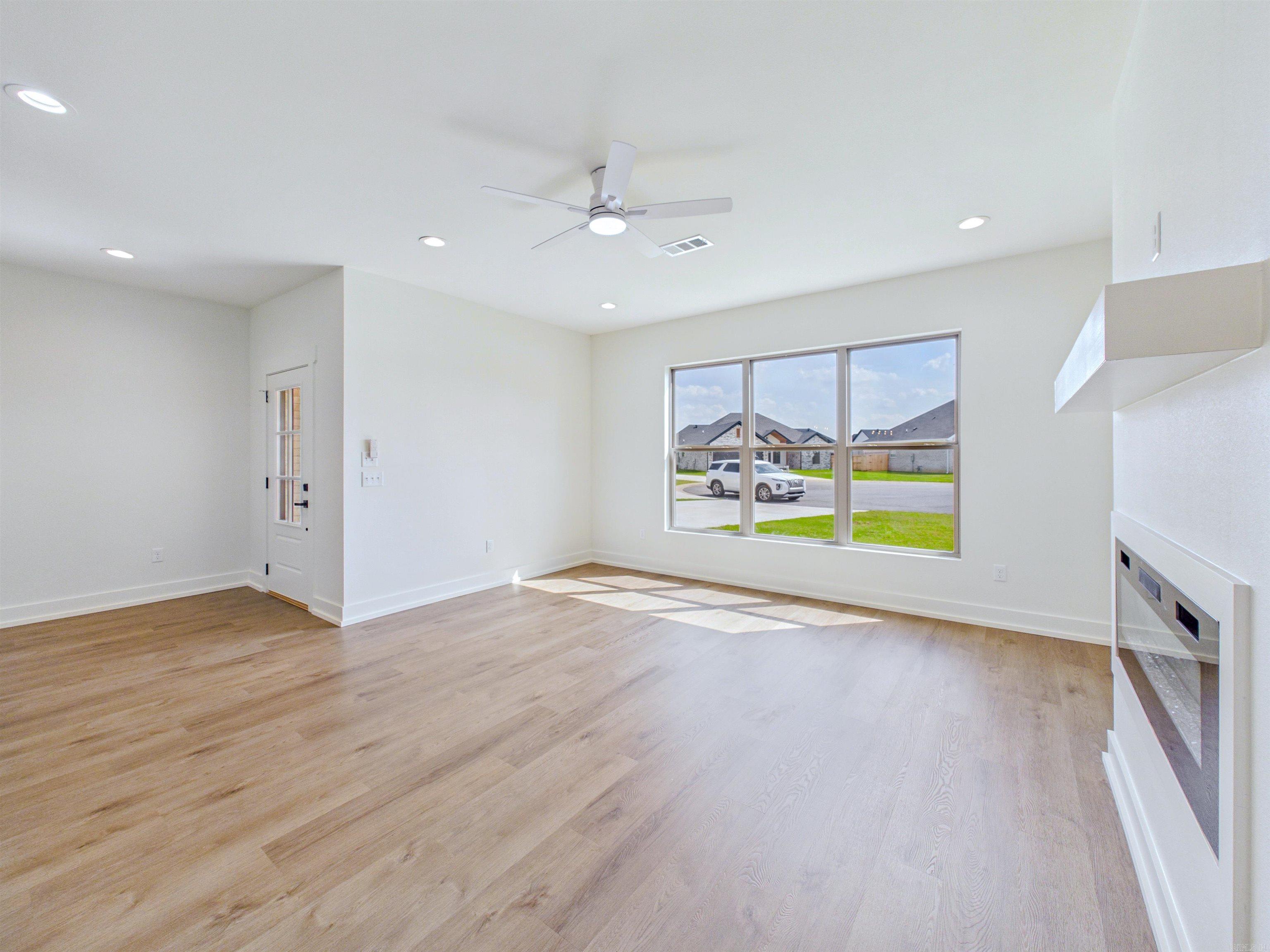 EAST MEADOW - Residential