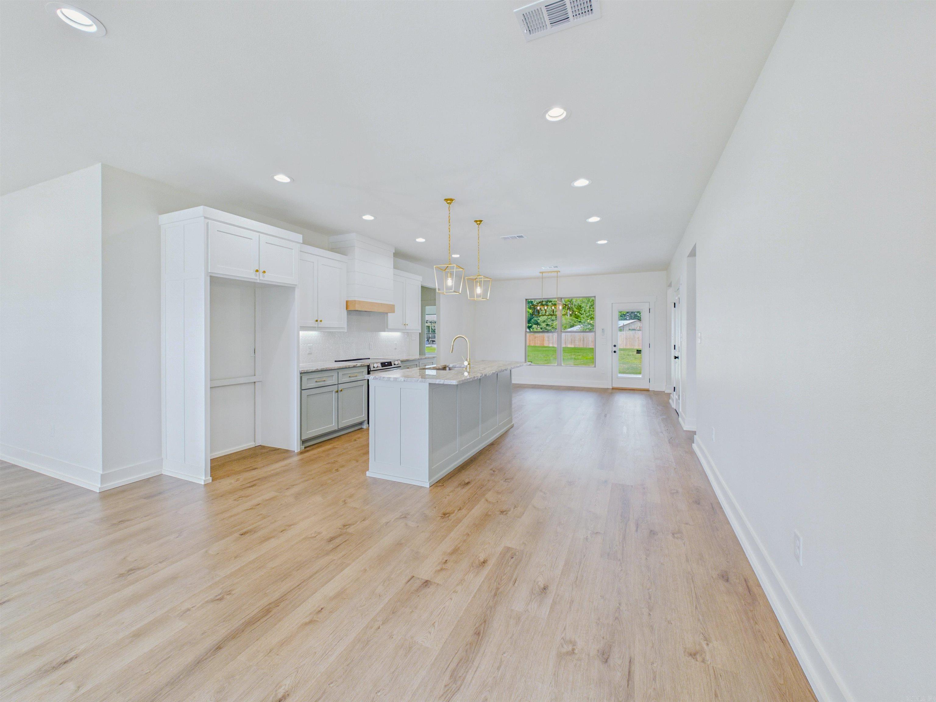 EAST MEADOW - Residential