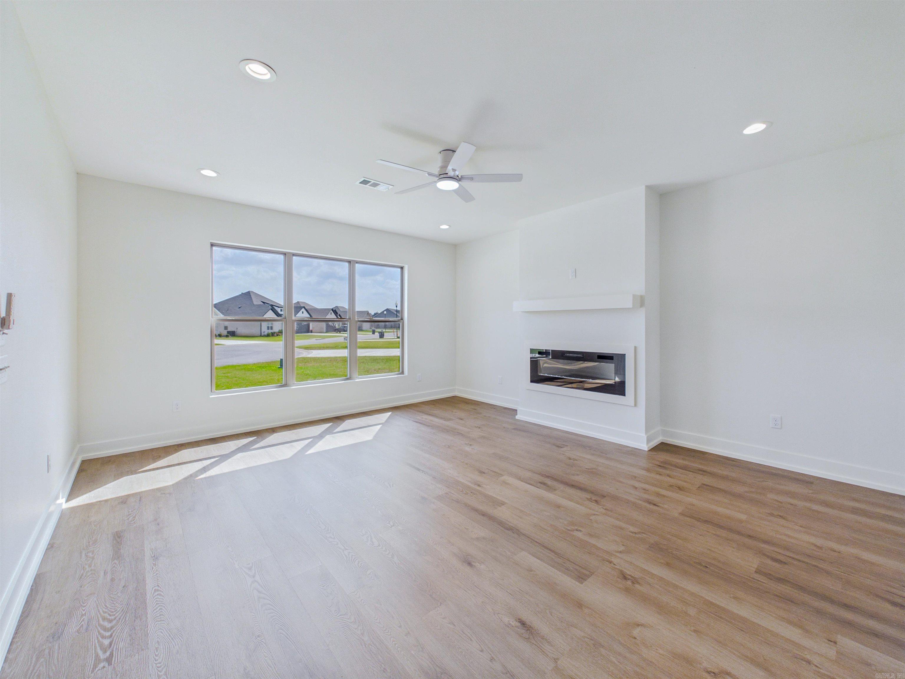 EAST MEADOW - Residential