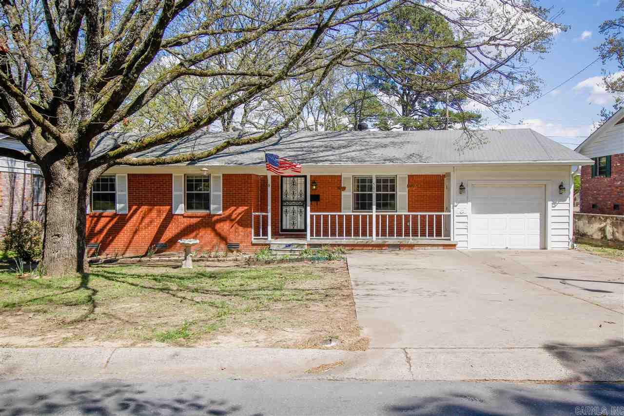 ALL BRICK ONE LEVEL WITH GARAGE AND HUGE DEN ADDITION OFF KITCHEN/DINING AREA-GAS LOG FP-FP CAN BE WB- NEW CH/A, NEW HWT- 1 NEW VANITIE-2  NEW CAMODES -NARROW OAK FLOORS IN GREAT CONDITION!!!-CARPET IN DEN ONLY- MAYTAG DOUBLE OVEN AND VENTAHOOD-BUILT INS IN DEN- REFRIG IN GARAGE DOES STAY-MATURE OAK TREE IN FRONT YARD!!!!! CUTE COVERED PATIO OFF DEN--WALK TO LAYLA'S!! AND US PIZZA!!  CH/A-BY MIDDLETON  2/16  RECEIPT IN DOCS---9 NEW  2 " BLINDS ARE NOW INSTALLED -$525-