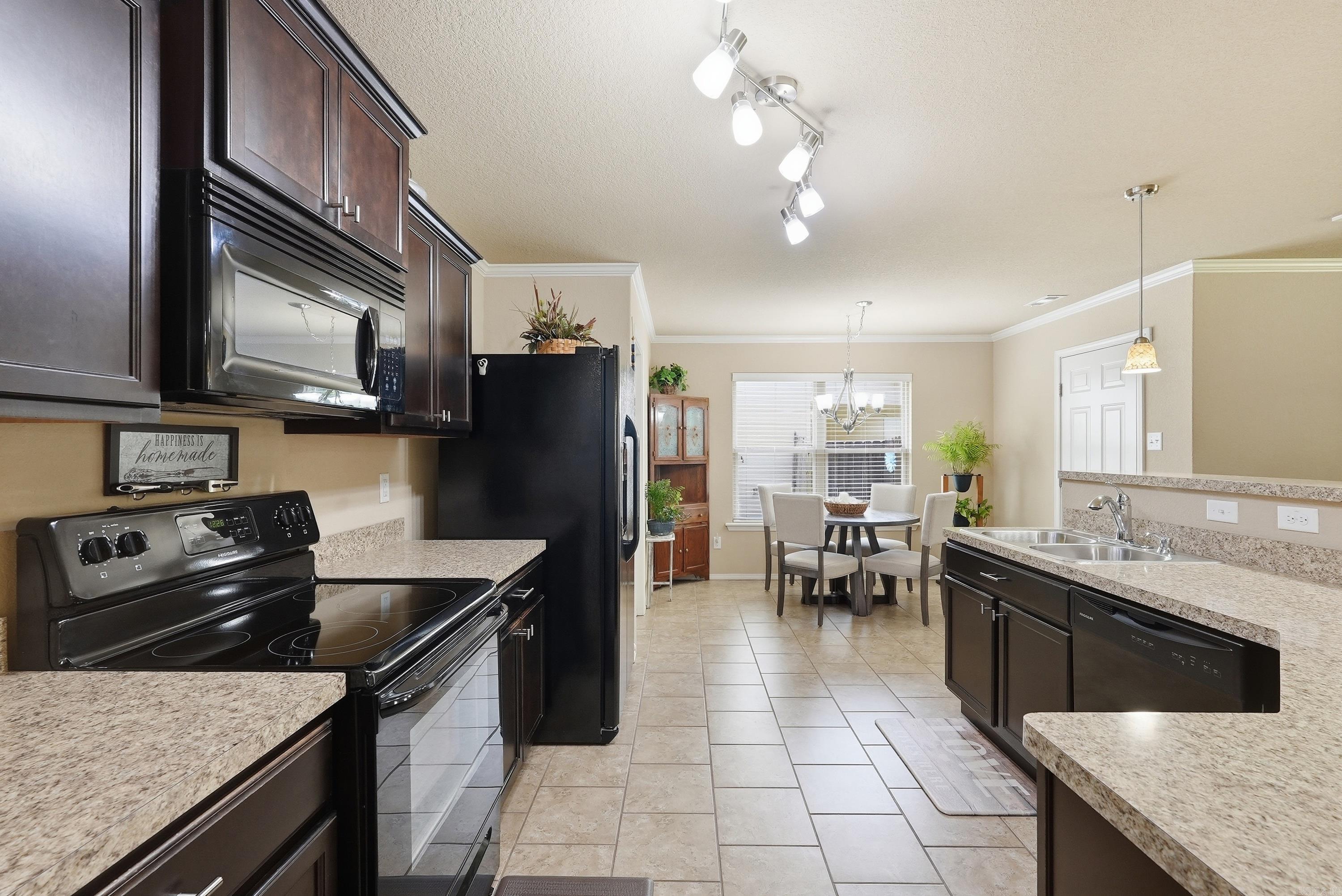 CHAPEL CREEK - Residential