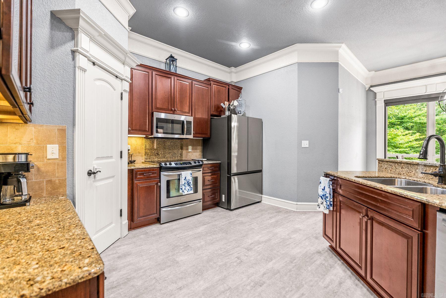 MOUNTAIN VALLEY ESTATES - Residential