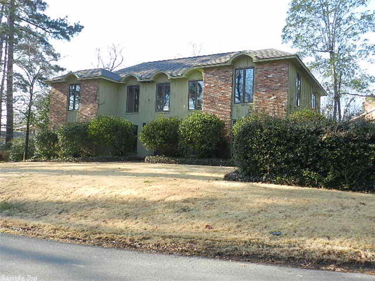 Fabulous home with beautiful views of golf course and woods. Brick patio, new roof, Pella windows, central vac, sprinkler system, new H/AC, formal dining room, gourmet kitchen with convection oven. Move-in ready. Over 3000 sq. ft.
