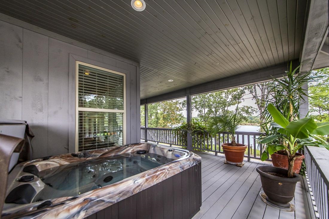 LAKESHORE BONDAIRE - LAKE - Residential