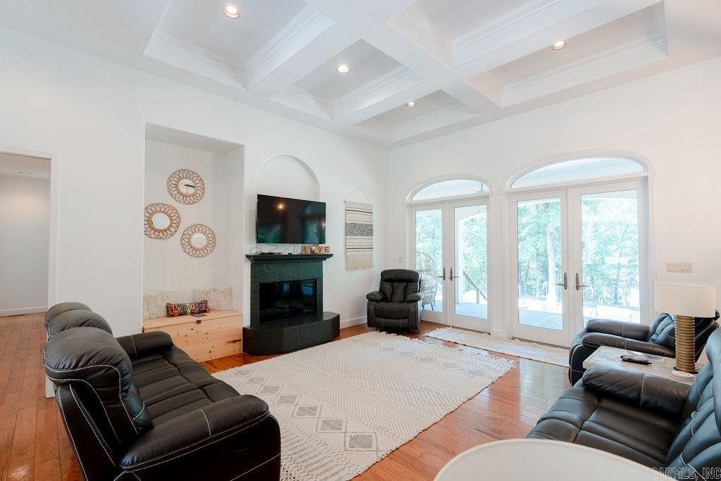 TWIN COVE ESTATES - LAKE - Residential