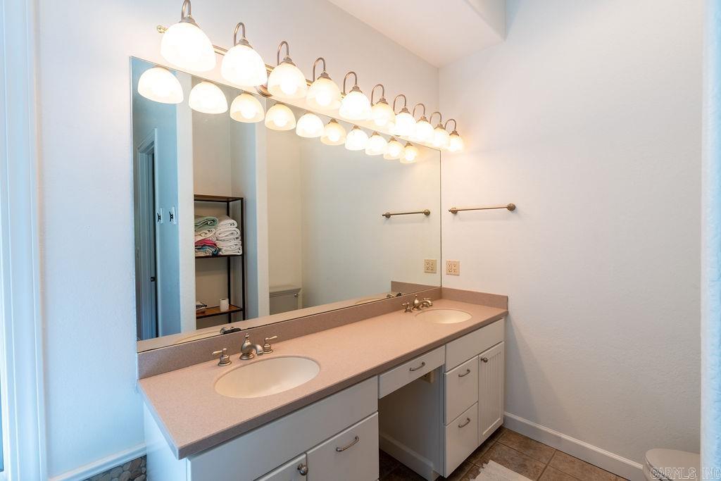 TWIN COVE ESTATES - LAKE - Residential
